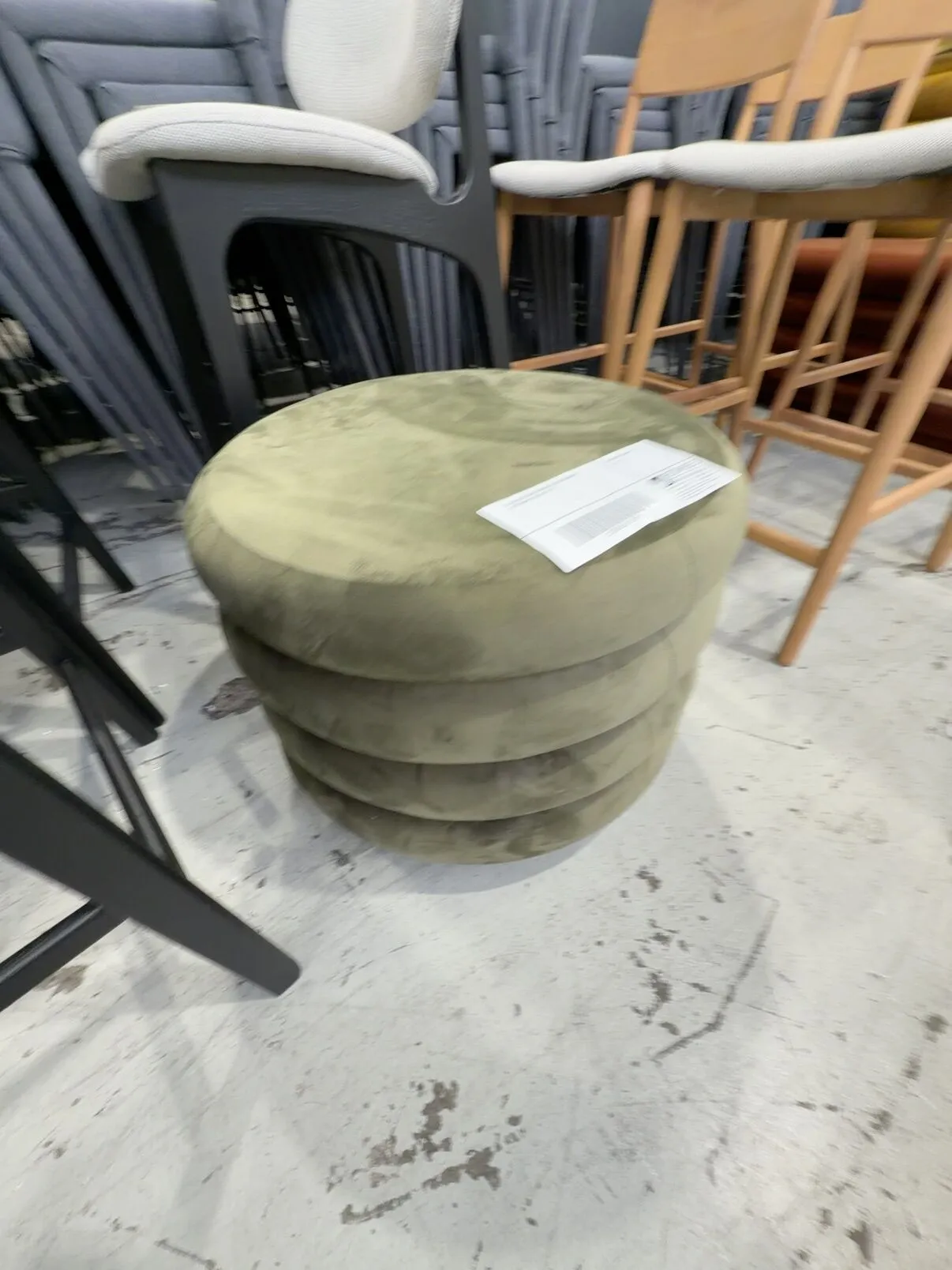 EX HIRE ROUND DARK GREEN MEDIUM OTTOMAN, SOLD AS IS EX HIRE ROUND DARK GREEN MEDIUM OTTOMAN, SOLD AS IS