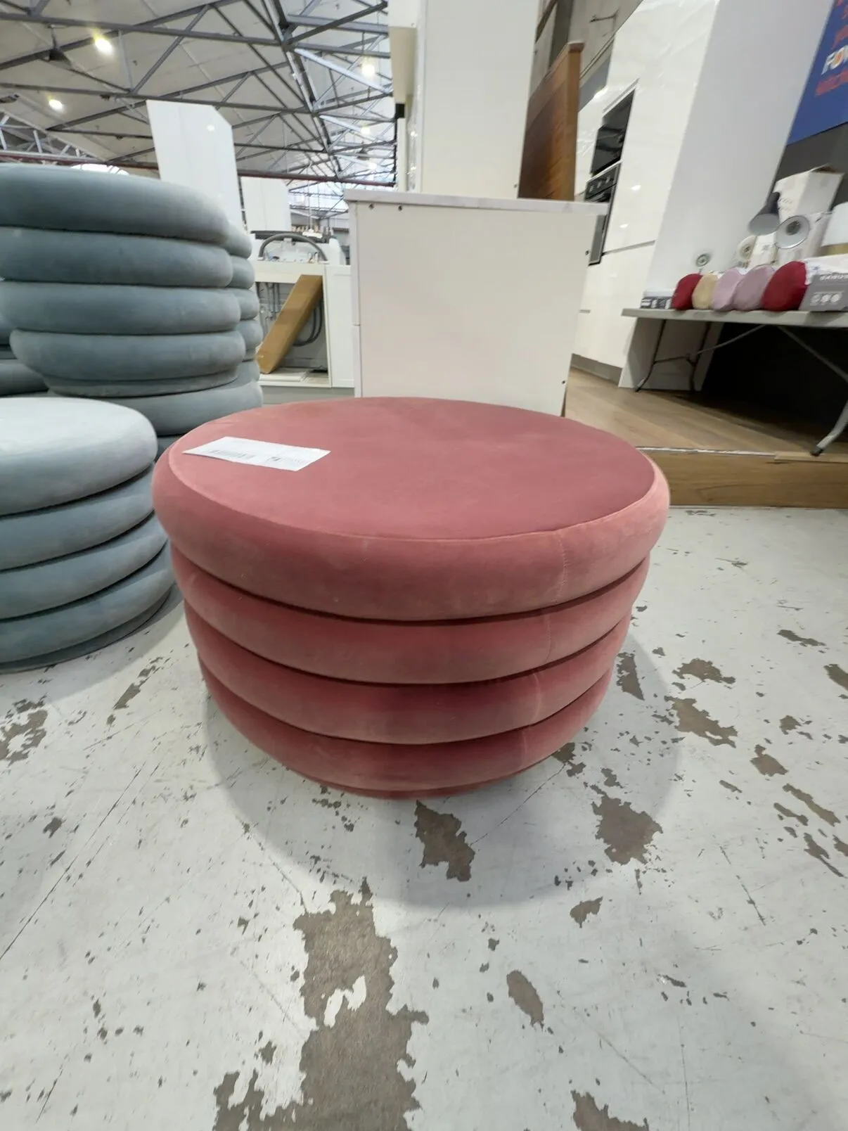 EX HIRE ROUND ROSE PINK LARGE OTTOMAN, SOLD AS IS EX HIRE ROUND ROSE PINK LARGE OTTOMAN, SOLD AS IS