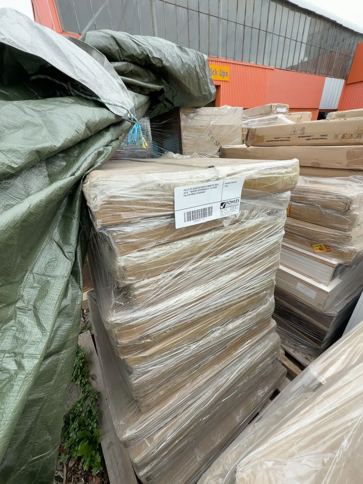 PALLET OF ASSORTED MIXED CABINETRY SOLD AS IS, **BIDDERS RESPONSIBILITY TO CHECK PALLETS PRIOR TO BIDDING** PALLET OF ASSORTED MIXED CABINETRY SOLD AS IS, **BIDDERS RESPONSIBILITY TO CHECK PALLETS PRIOR TO BIDDING**