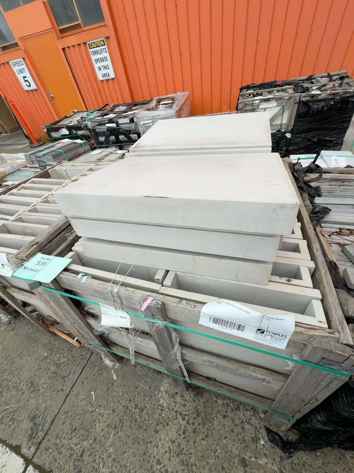 PALLET OF SANDSTONE EDGING 600MM X 400MM PALLET OF SANDSTONE EDGING 600MM X 400MM