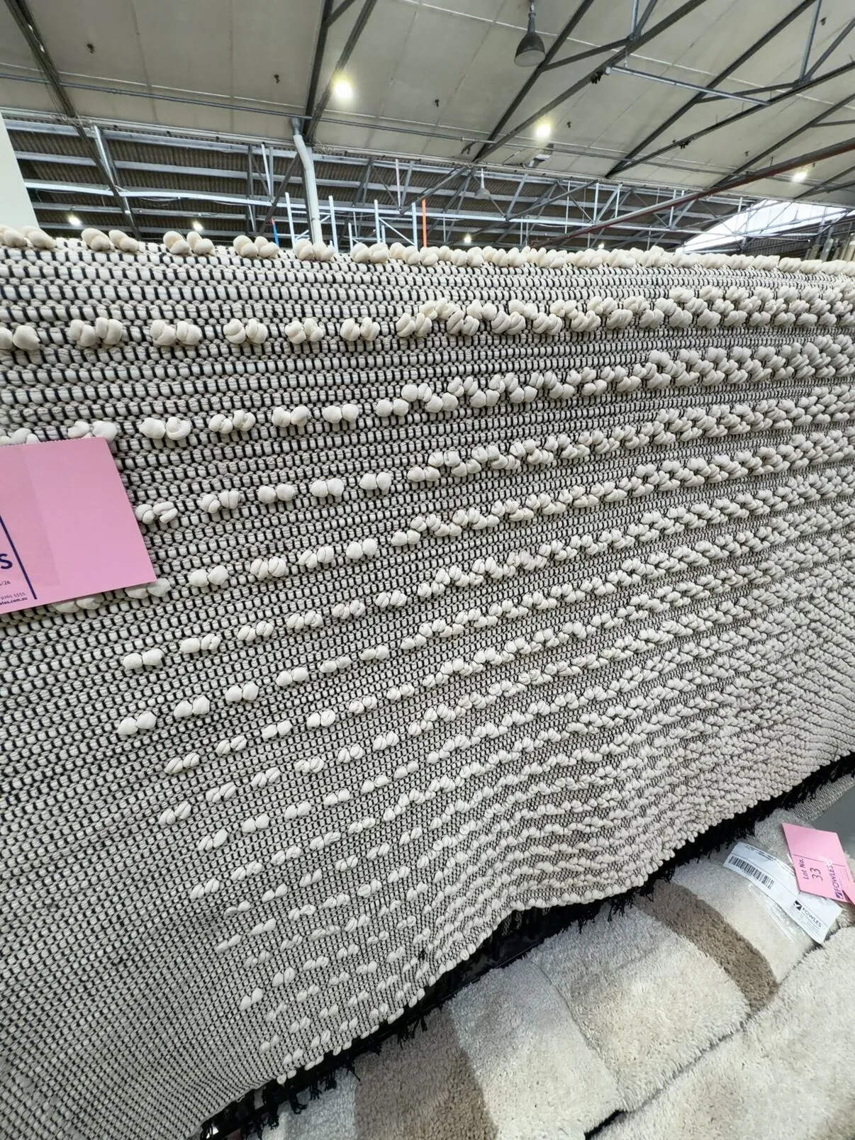HIGH END RUG SAMPLES - APPROX SIZE 2000MM X 2900MM RRP$1199 HIGH END RUG SAMPLES - APPROX SIZE 2000MM X 2900MM RRP$1199
