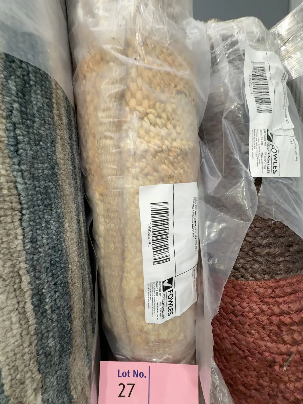 HIGH END RUG SAMPLES - APPROX SIZE 2000MM X 2900MM RRP$1199 HIGH END RUG SAMPLES - APPROX SIZE 2000MM X 2900MM RRP$1199