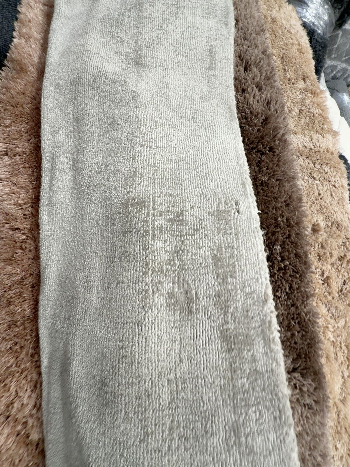 EX DISPLAY RUG - APPROX SIZE 150CM - 160CM WIDE X 210CM - 230CM LONG EX DISPLAY RUG - APPROX SIZE 150CM - 160CM WIDE X 210CM - 230CM LONG