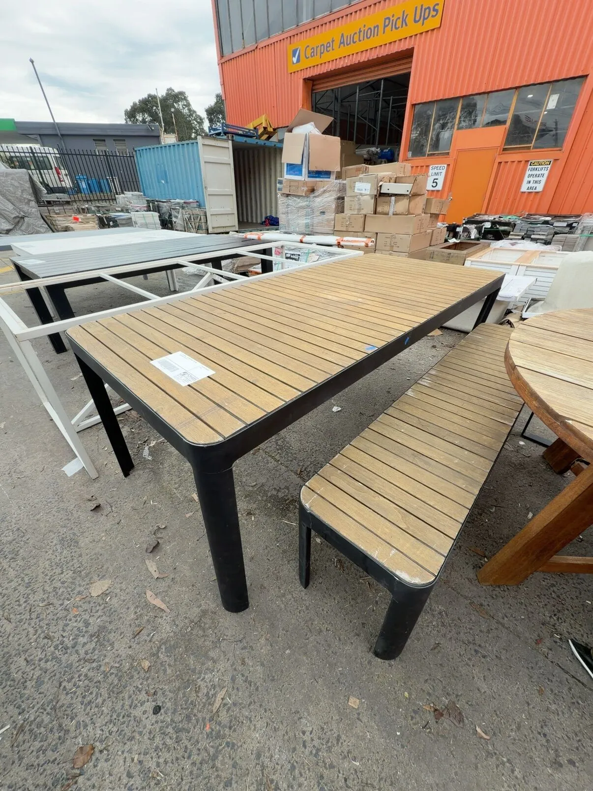 EX STAGING - OUTDOOR TABLE AND ONE BECH SEAT, SOLD AS IS EX STAGING - OUTDOOR TABLE AND ONE BECH SEAT, SOLD AS IS