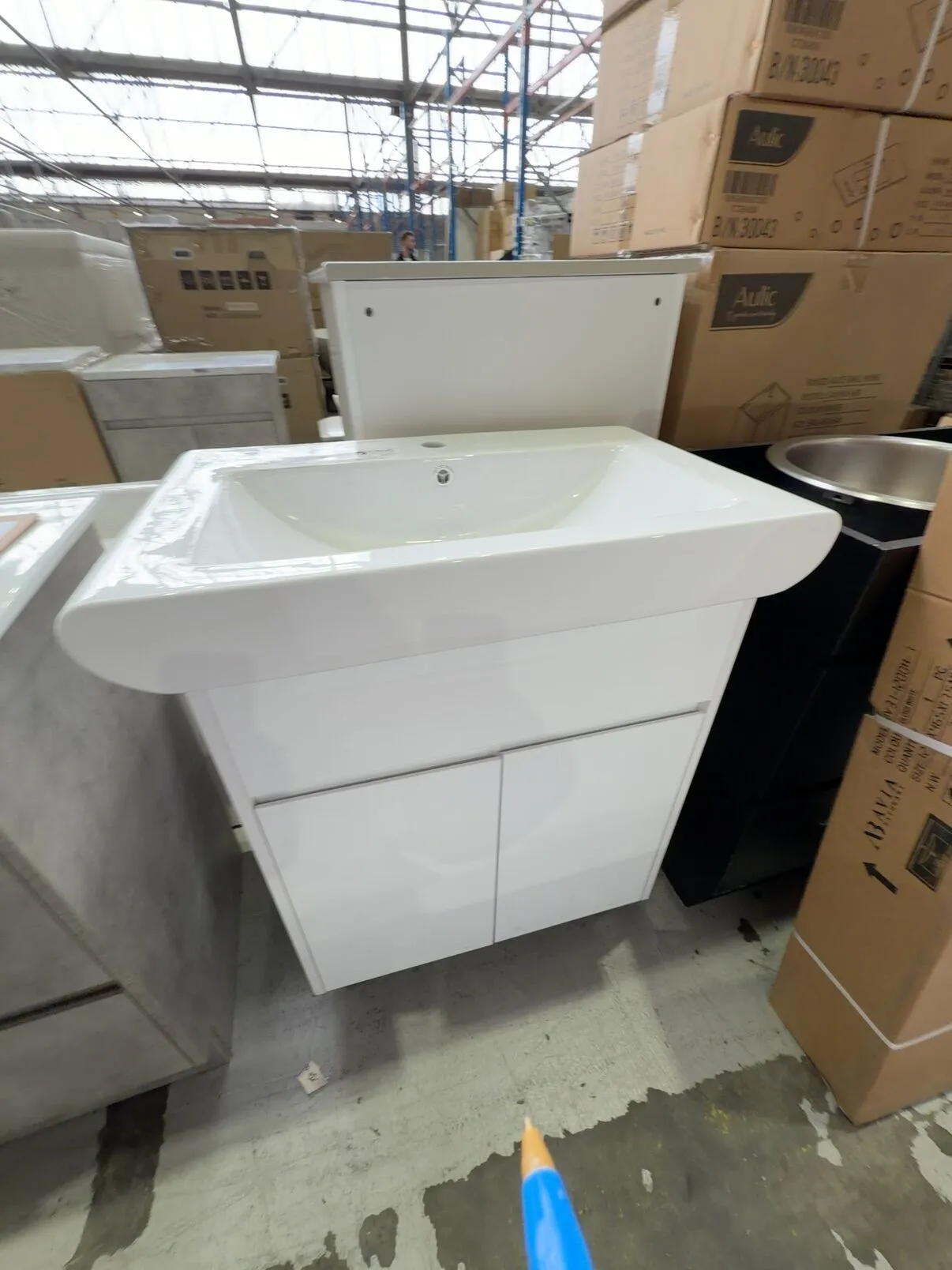 NEW 800MM VANITY WITH CERAMIC TOP VPB800-165 NEW 800MM VANITY WITH CERAMIC TOP VPB800-165