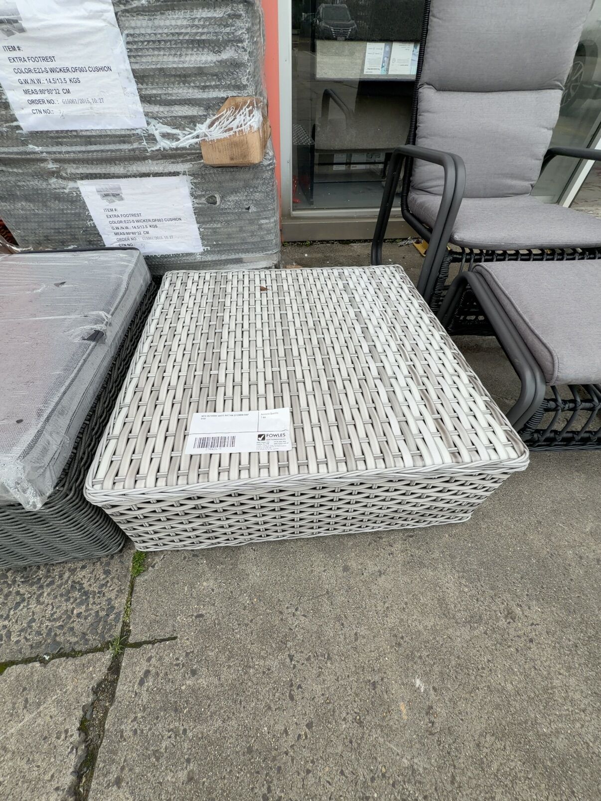 NEW OUTDOOR WHITE RATTAN OTTOMAN RRP$450 NEW OUTDOOR WHITE RATTAN OTTOMAN RRP$450