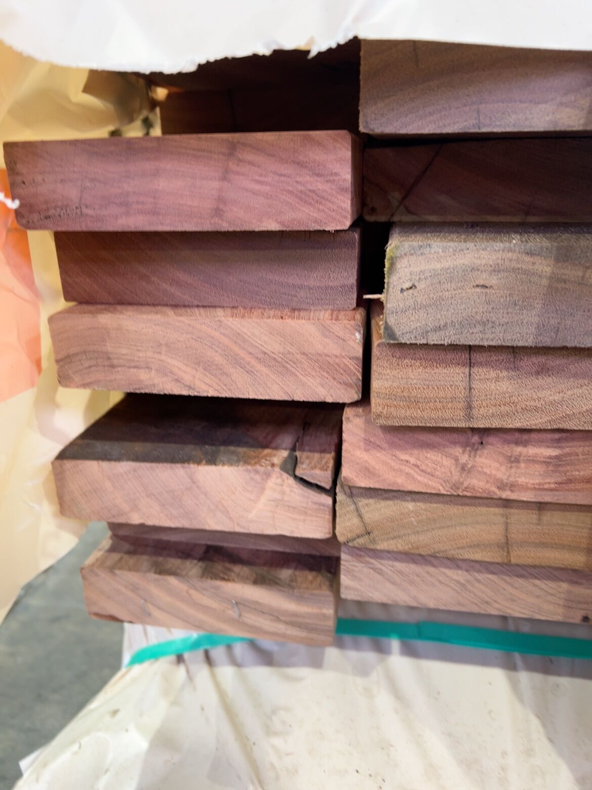 140X35 FEATURE GRADE SPOTTED GUM 140X35 FEATURE GRADE SPOTTED GUM
