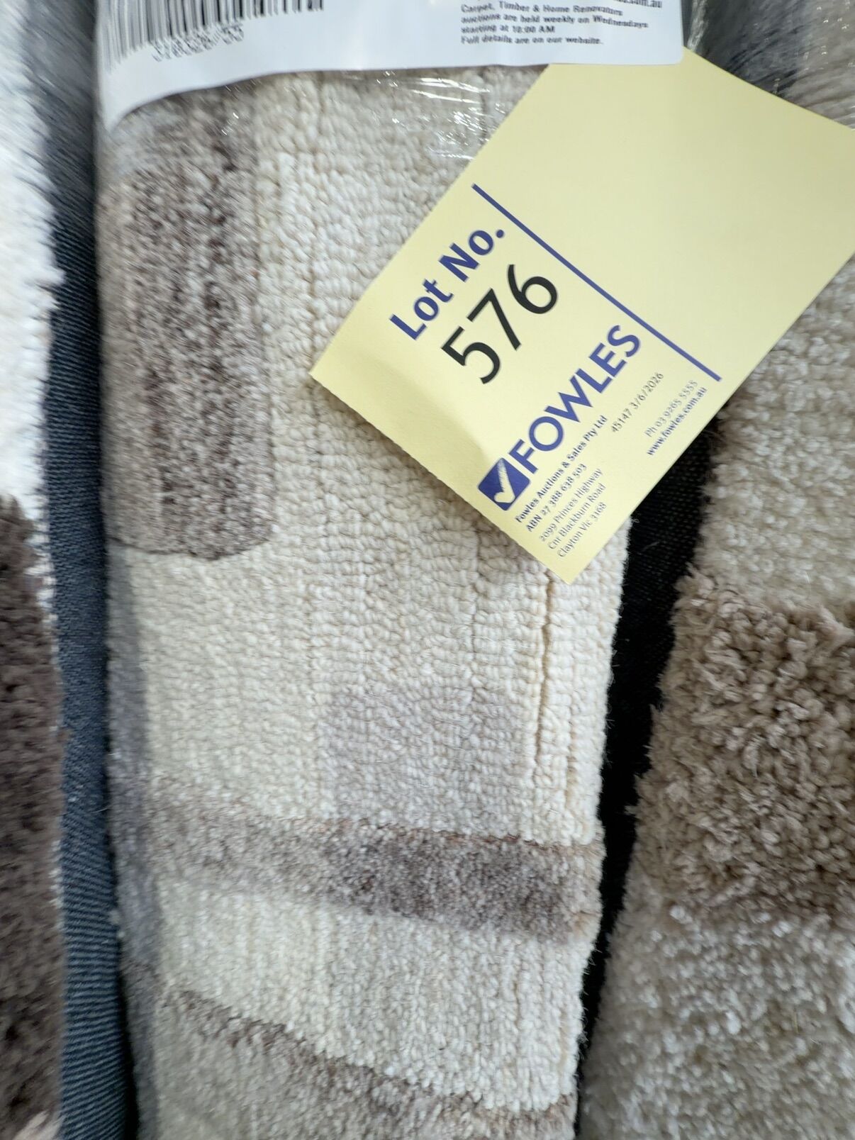 EX DISPLAY RUG - SOLD AS IS, APPROXIMATE SIZE 150 - 160CM WIDE X 210 - 230CM LONG EX DISPLAY RUG - SOLD AS IS, APPROXIMATE SIZE 150 - 160CM WIDE X 210 - 230CM LONG