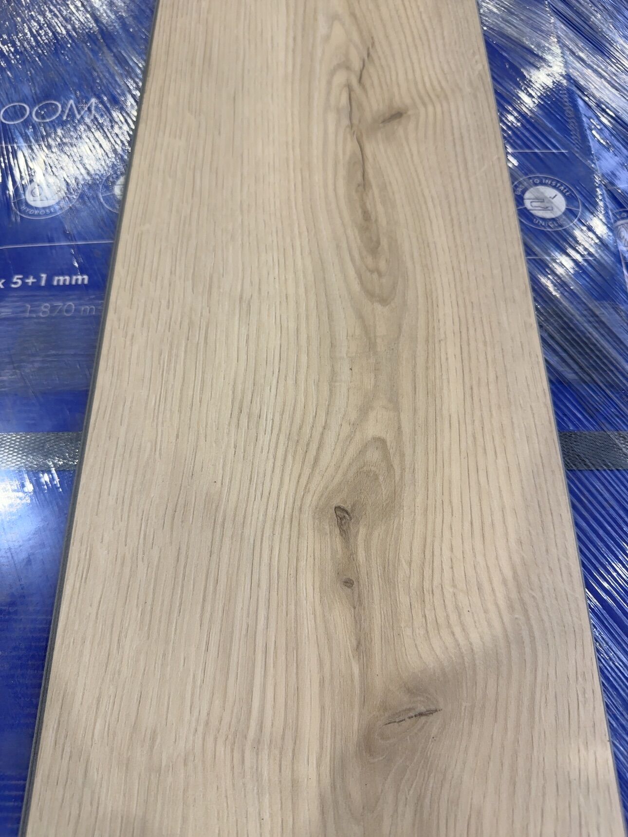 Quick-Step Bloom Brushed Oak Beige (1.873) Quick-Step Bloom Brushed Oak Beige (1.873)