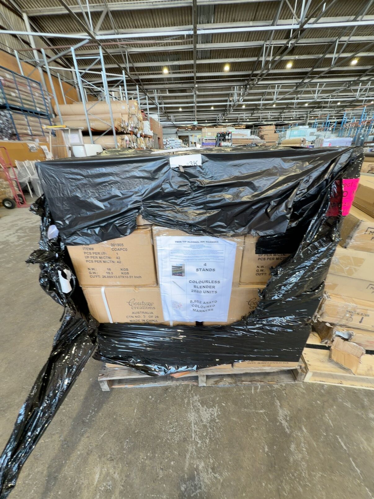 PALLET OF COUTURE CREATIONS CRAFT MARKERS QTY 8952, AND 2880 BLENDERS AND 4 STANDS, SOLD AS IS PALLET OF COUTURE CREATIONS CRAFT MARKERS QTY 8952, AND 2880 BLENDERS AND 4 STANDS, SOLD AS IS