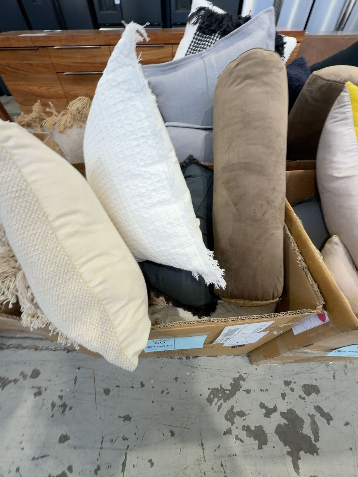 EX DISPLAY HOME FURNITURE - BOX OF ASSORTED DESIGNER CUSHIONS, SOLD AS IS EX DISPLAY HOME FURNITURE - BOX OF ASSORTED DESIGNER CUSHIONS, SOLD AS IS