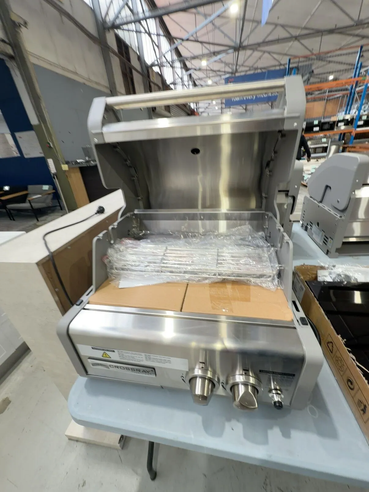 EX DISPLAY CROSSRAY 2 BURNER GAS BBQ, 2 HIGH INTENSITY CERAMIC INFRARED BURNERS, ELECTRONIC IGNITION, LPG BUT CONVERTIBLE TO NATURAL, WITH 3 MONTH WARRANTY RRP$1199 EX DISPLAY CROSSRAY 2 BURNER GAS BBQ, 2 HIGH INTENSITY CERAMIC INFRARED BURNERS, ELECTRONIC IGNITION, LPG BUT CONVERTIBLE TO NATURAL, WITH 3 MONTH WARRANTY RRP$1199