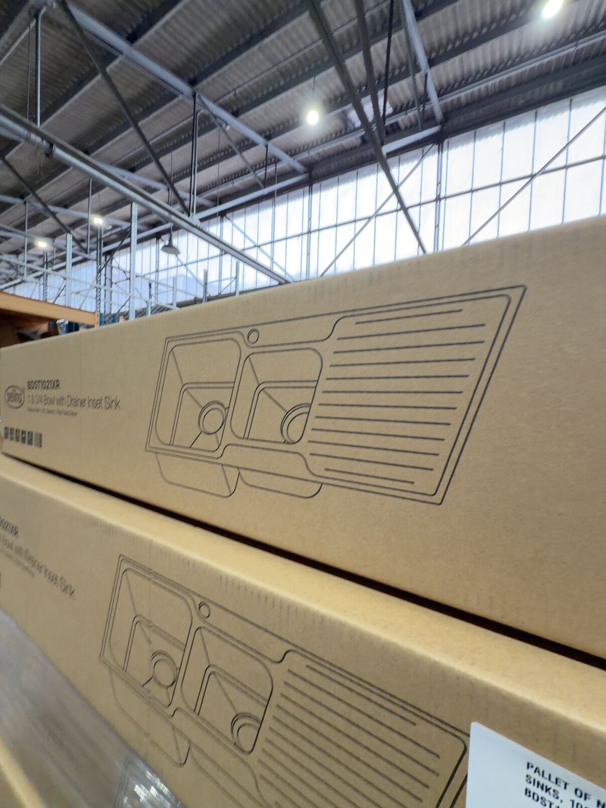 PALLET OF NEW BOXED BELLING KITCHEN SINKS, 1080MM, 1 & 3/4 BOWL SINK, BDST1021XR QTY 13 PALLET OF NEW BOXED BELLING KITCHEN SINKS, 1080MM, 1 & 3/4 BOWL SINK, BDST1021XR QTY 13