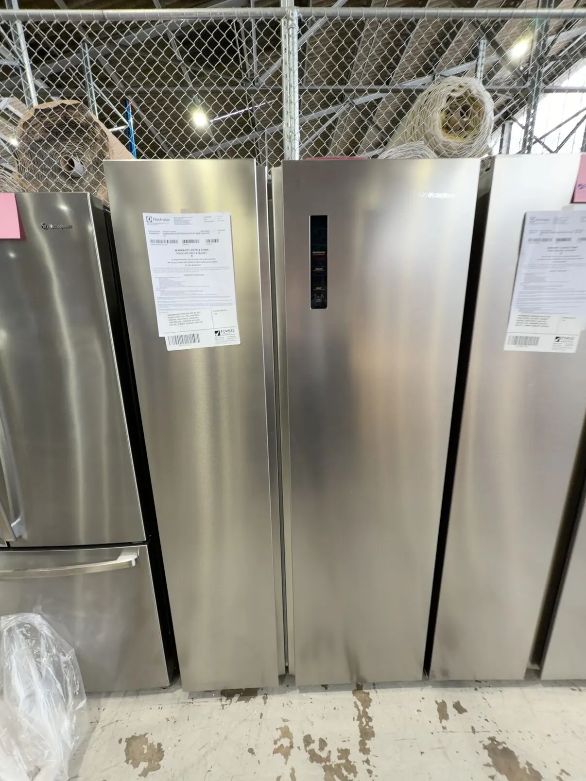 WESTINGHOUSE WSE6630SA SIDE BY SIDE FRIDGE S/STEEL, 624 LITRE, FRESHSEAL CRISPERS, QUICK FREEZE, QUICK CHILL FUNCTION, DUAL ICEMAKERS SPILLSAFE SHELVES, 12 MONTH WARRANTY RRP$1699 WESTINGHOUSE WSE6630SA SIDE BY SIDE FRIDGE S/STEEL, 624 LITRE, FRESHSEAL CRISPERS, QUICK FREEZE, QUICK CHILL FUNCTION, DUAL ICEMAKERS SPILLSAFE SHELVES, 12 MONTH WARRANTY RRP$1699