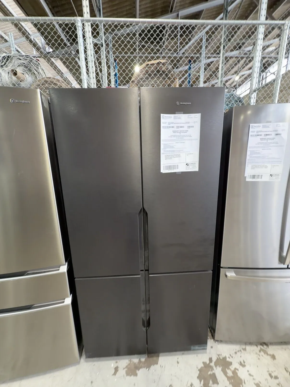 WESTINGHOUSE BLACK WQE5600BB QUAD DOOR FRIDGE, 564 LITRE, 4 STAR ENERGY, FRESHSEAL CRISPER, 896MM WIDE WITH 12 MONTH WARRANTY WESTINGHOUSE BLACK WQE5600BB QUAD DOOR FRIDGE, 564 LITRE, 4 STAR ENERGY, FRESHSEAL CRISPER, 896MM WIDE WITH 12 MONTH WARRANTY