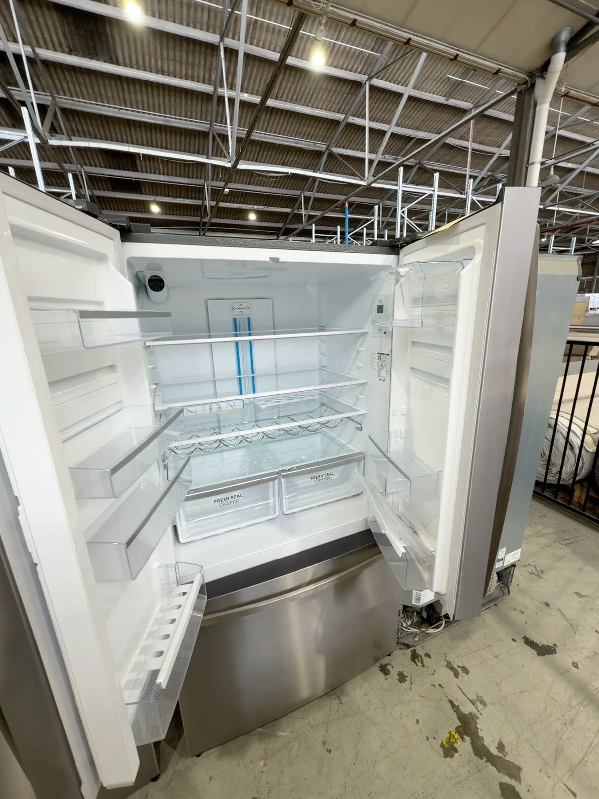 WESTINGHOUSE WHE6060SB FRENCH DOOR FRIDGE WITH WATER, 565 LITRE S/STEEL, 896MM WIDE, FLEXIBLE INTERIOR, SPILLSAFE SHELVES, FINGERPRINT RESISTANT, INTERNAL ELECTRONIC CONTROLS, 12 MONTH WARRANTY WESTINGHOUSE WHE6060SB FRENCH DOOR FRIDGE WITH WATER, 565 LITRE S/STEEL, 896MM WIDE, FLEXIBLE INTERIOR, SPILLSAFE SHELVES, FINGERPRINT RESISTANT, INTERNAL ELECTRONIC CONTROLS, 12 MONTH WARRANTY