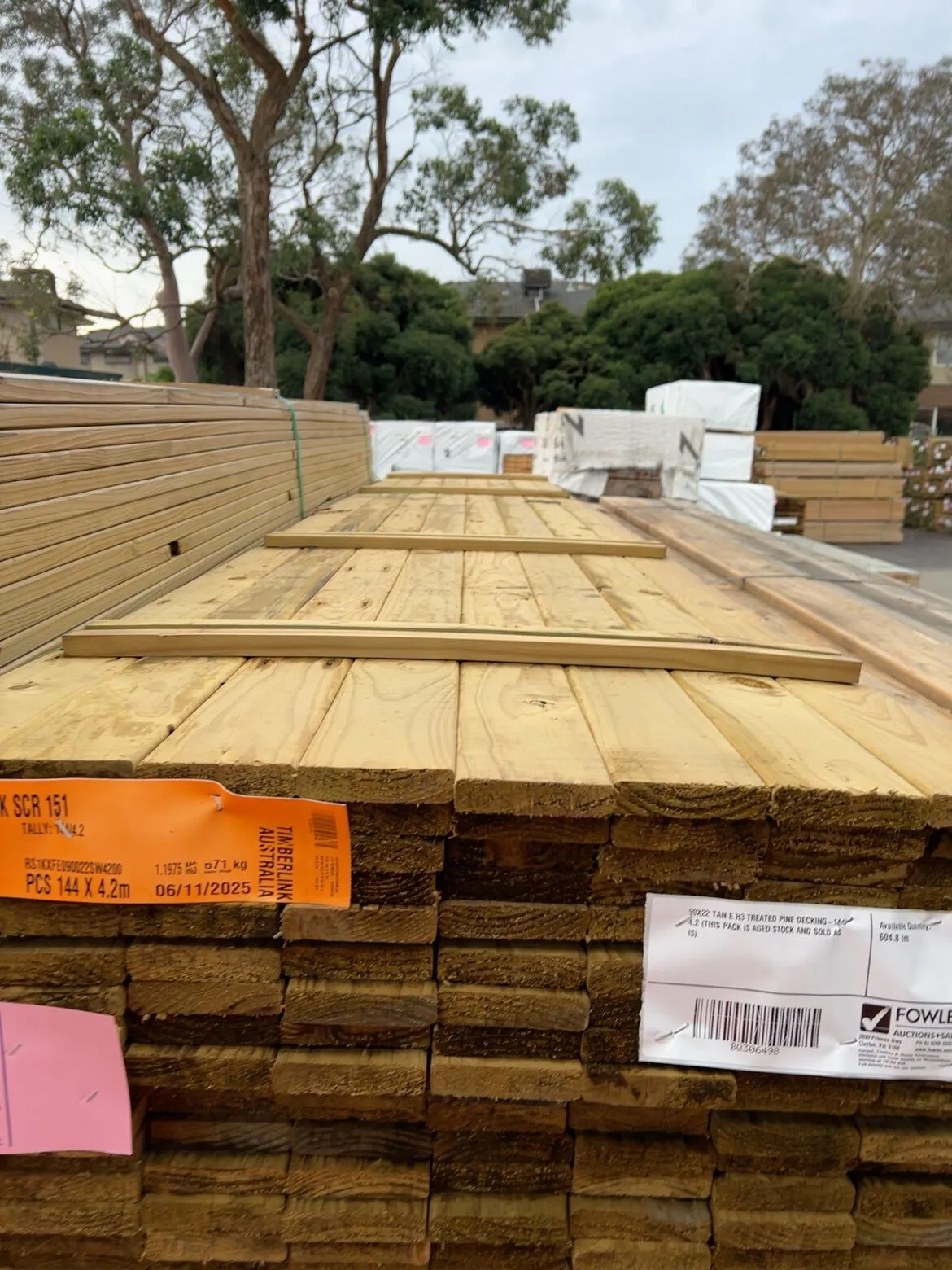 90X22 TAN E H3 TREATED PINE DECKING-144/4.2 (THIS PACK IS AGED STOCK AND SOLD AS IS) 90X22 TAN E H3 TREATED PINE DECKING-144/4.2 (THIS PACK IS AGED STOCK AND SOLD AS IS)