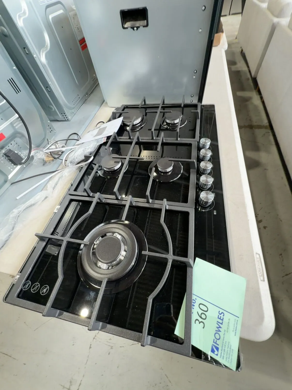EX DISPLAY EURO 900MM COOKTOP, GAS ON BLACK GLASS, WITH WOK, SPARE KNOB SET INCLUDED, ECT900GBK2, WITH 3 MONTH WARRANTY EX DISPLAY EURO 900MM COOKTOP, GAS ON BLACK GLASS, WITH WOK, SPARE KNOB SET INCLUDED, ECT900GBK2, WITH 3 MONTH WARRANTY