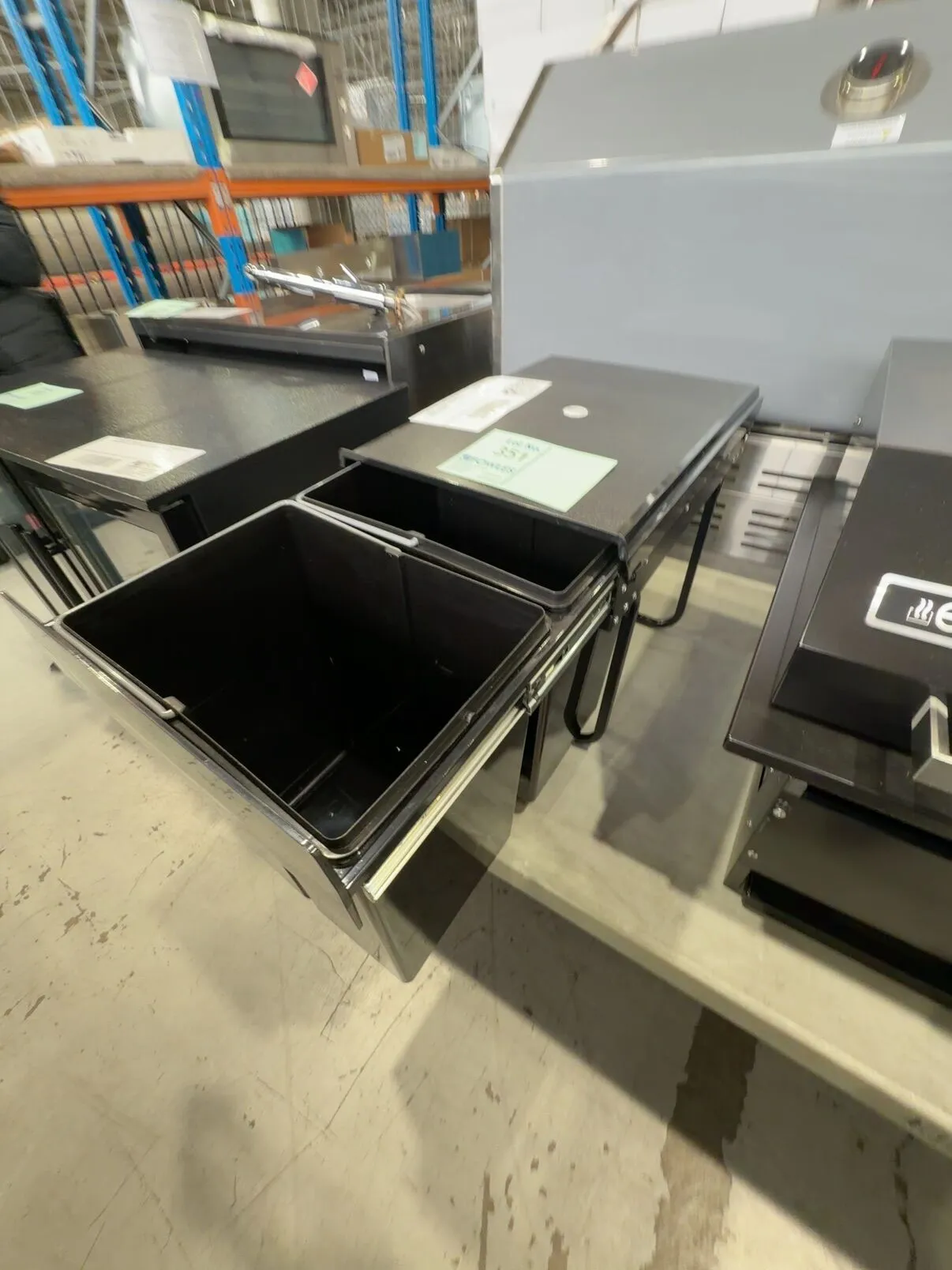 EX DISPLAY EURO BLACK PULL OUT BIN SYSTEM, 2 X 20LITRE, ALBIN15BL, WITH 3 MONTH WARRANTY EX DISPLAY EURO BLACK PULL OUT BIN SYSTEM, 2 X 20LITRE, ALBIN15BL, WITH 3 MONTH WARRANTY