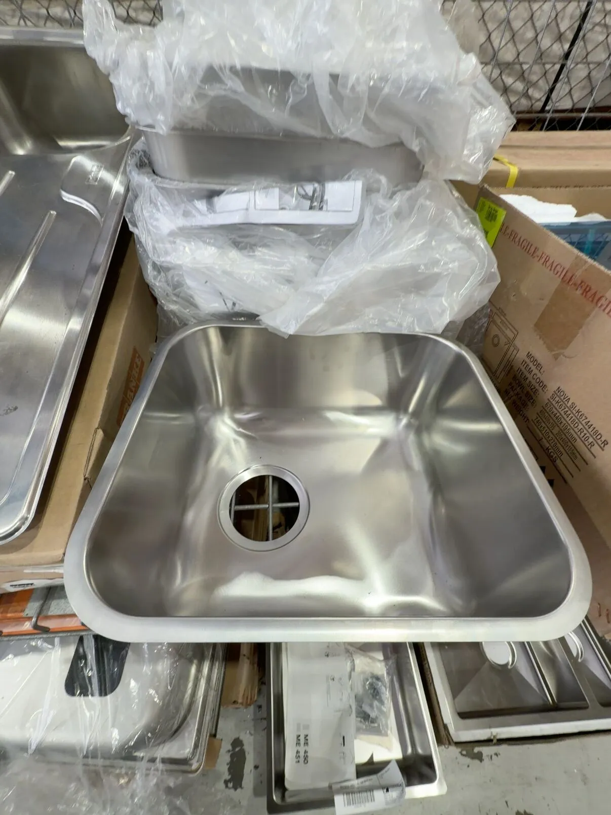 FRANKE GALASSIA SINGLE BOWL UNDERMOUNT SINK GAX110 INCL WASTE FRANKE GALASSIA SINGLE BOWL UNDERMOUNT SINK GAX110 INCL WASTE