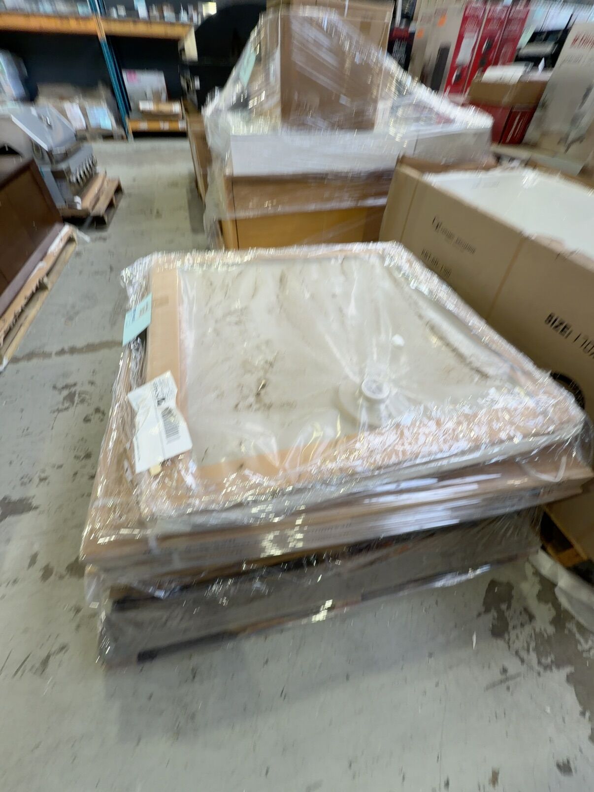 PALLET OF ASSORTED SHOWER BASES PALLET OF ASSORTED SHOWER BASES