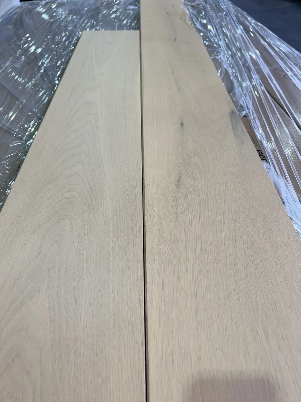 1900X190X15/2MM BAGUETTE S001 ENGINEERED FLOORING- (50 BOXES X 2.166M2) 1900X190X15/2MM BAGUETTE S001 ENGINEERED FLOORING- (50 BOXES X 2.166M2)