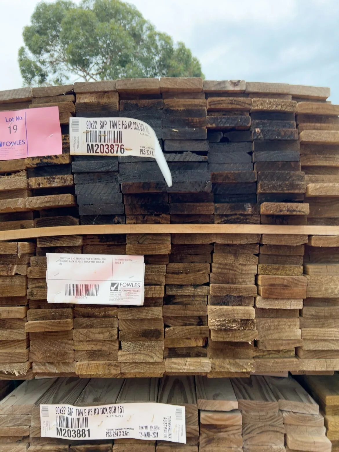 90X22 TAN E H3 TREATED PINE DECKING-224/3.6 (THIS PACK IS AGED STOCK AND SOLD AS IS) 90X22 TAN E H3 TREATED PINE DECKING-224/3.6 (THIS PACK IS AGED STOCK AND SOLD AS IS)