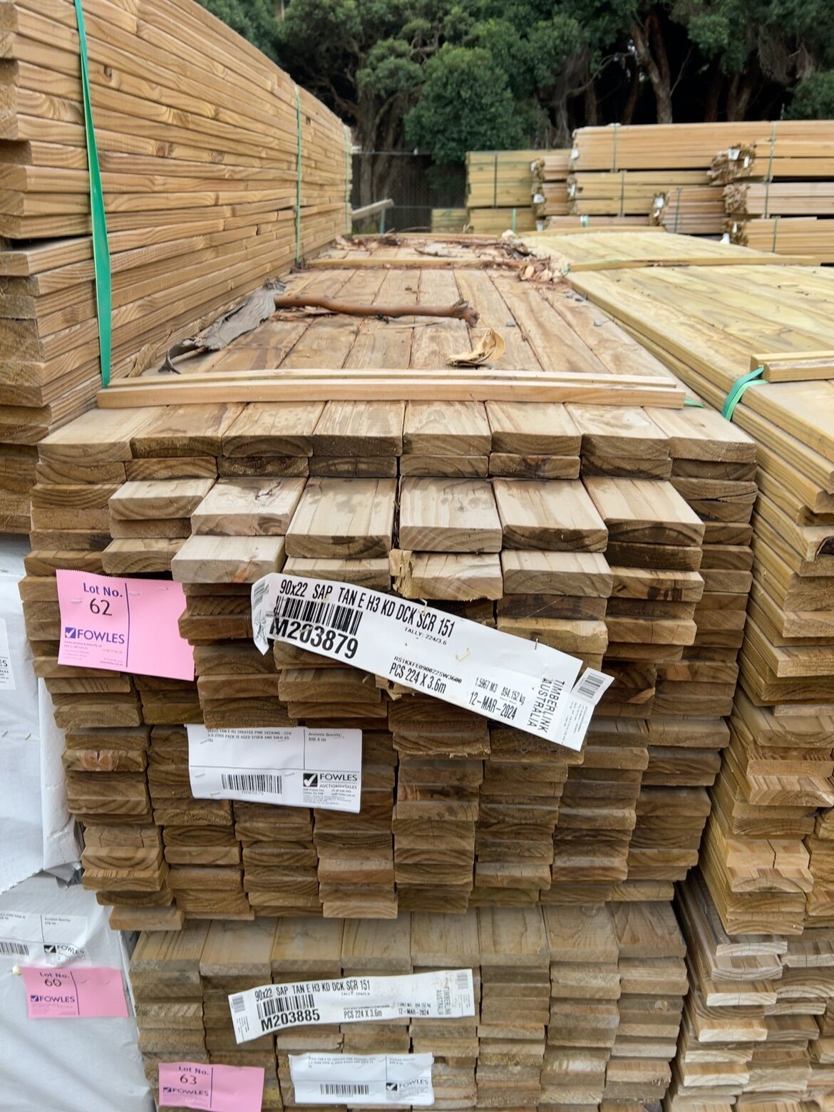 90X22 TAN E H3 TREATED PINE DECKING-224/3.6 (THIS PACK IS AGED STOCK AND SOLD AS IS) 90X22 TAN E H3 TREATED PINE DECKING-224/3.6 (THIS PACK IS AGED STOCK AND SOLD AS IS)