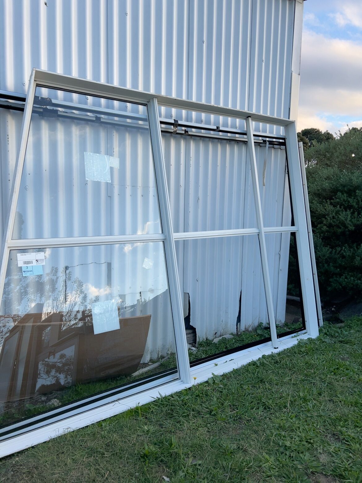 2870X3980 PARTIALLY GLAZED ANGLED ALUMINIUM WINDOW 2870X3980 PARTIALLY GLAZED ANGLED ALUMINIUM WINDOW
