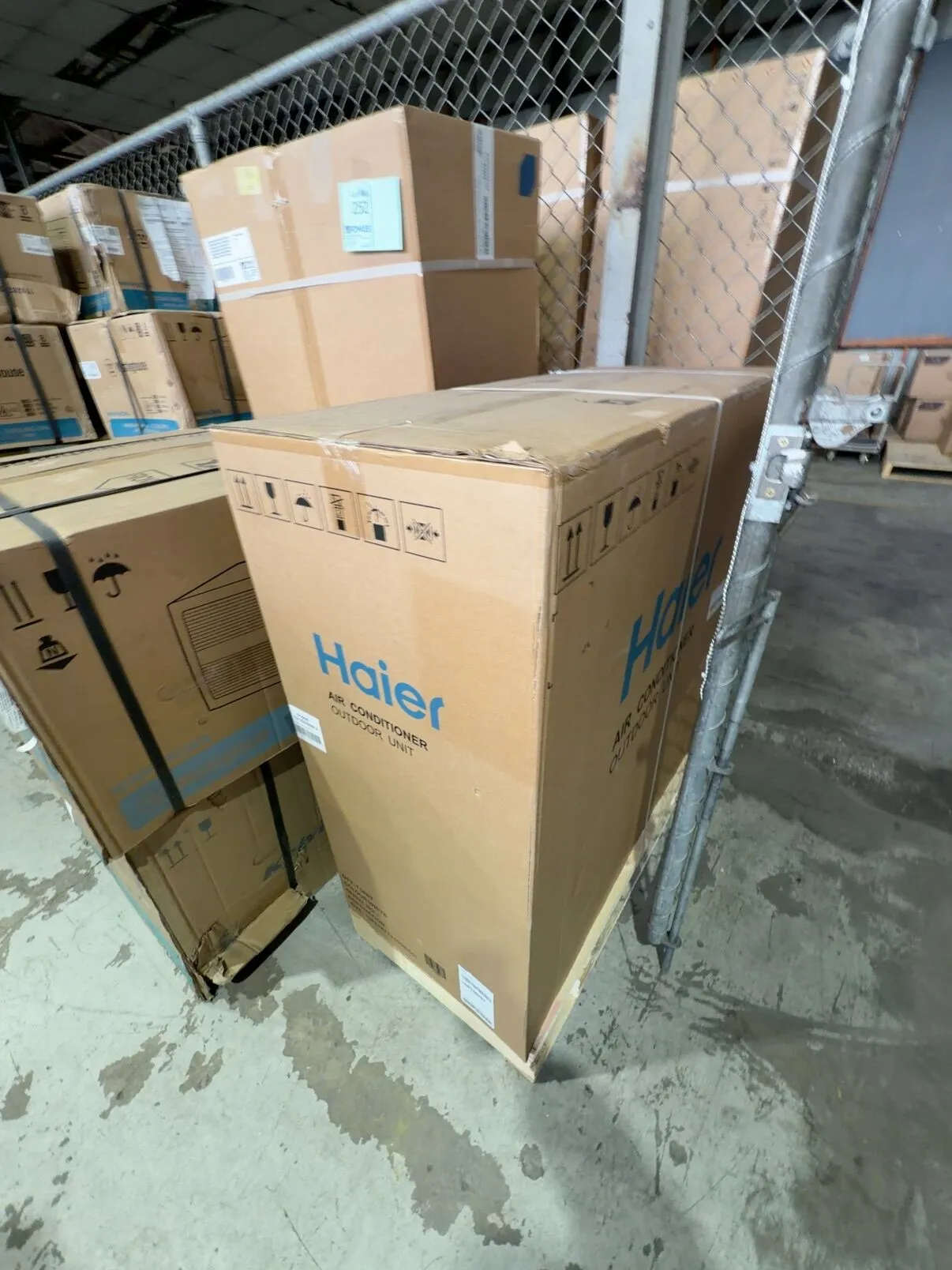 NEW HAIER DUCTED REVERSE CYCLE COMPACT AIR CONDITIONER SYSTEM, 12.5KW COOLING & 14KW HEATING, SINGLE PHASE, MADE UP OF OUTDOOR & INDOOR UNIT (DOES NOT INCLUDE DUCTING AND VENTS) 12 MONTH WARRANTY AD125S2SH5FA & 1U125SN5FA **CONTROL UNIT TO BE PURCHASED SEPARATELY** NEW HAIER DUCTED REVERSE CYCLE COMPACT AIR CONDITIONER SYSTEM, 12.5KW COOLING & 14KW HEATING, SINGLE PHASE, MADE UP OF OUTDOOR & INDOOR UNIT (DOES NOT INCLUDE DUCTING AND VENTS) 12 MONTH WARRANTY AD125S2SH5FA & 1U125SN5FA **CONTROL UNIT TO BE PURCHASED SEPARATELY**