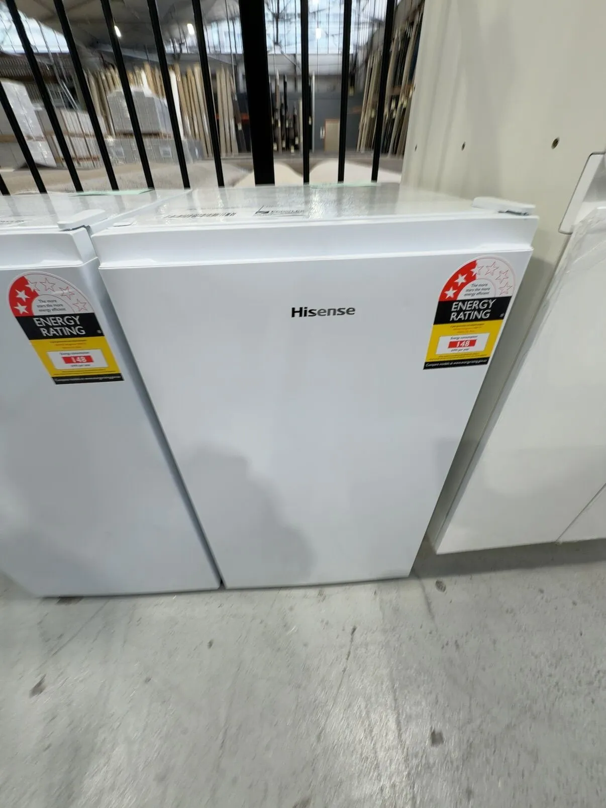 NEW HISENSE BAR FRIDGE 125 LITRE, WHITE HRBF125 WITH 12 MONTH WARRANTY NEW HISENSE BAR FRIDGE 125 LITRE, WHITE HRBF125 WITH 12 MONTH WARRANTY