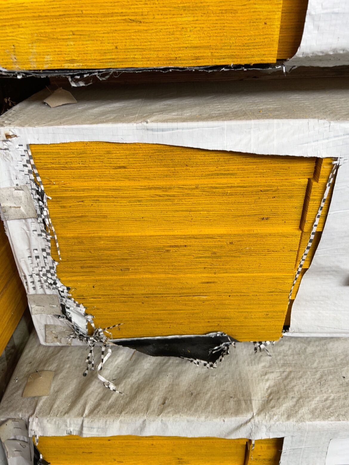 360X63 E13.2 H2S YELLOW COLOUR LVL BEAMS-15/3.6 360X63 E13.2 H2S YELLOW COLOUR LVL BEAMS-15/3.6