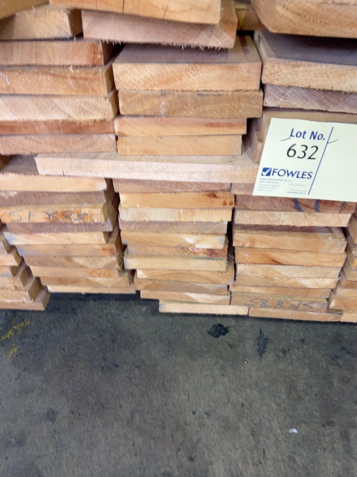 175X25 SAWN KAURI PINE 175X25 SAWN KAURI PINE