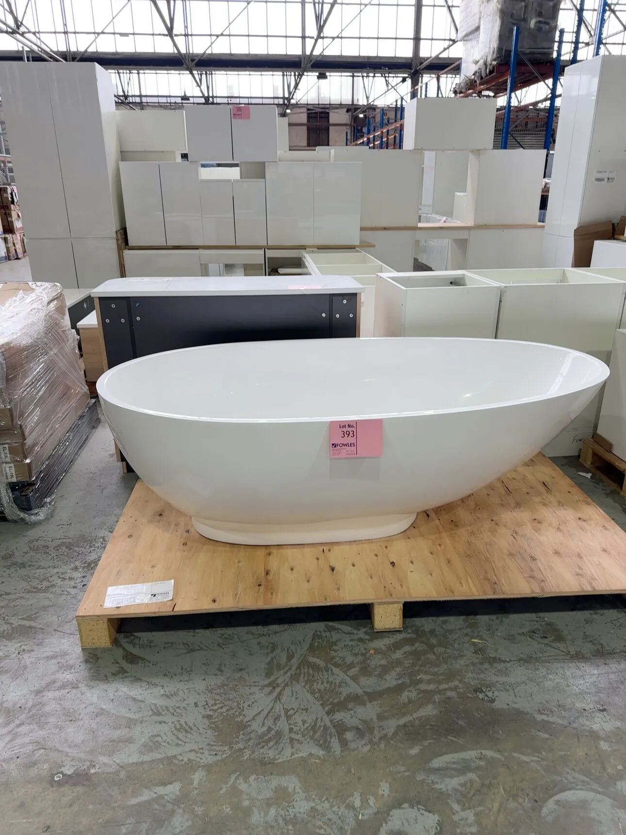 DELIGHT EGG SHAPED SOLID SURFACE GLOSS FREESTANDING BATH, 1780 X 980, SI8833-1780 RRP$3000 DELIGHT EGG SHAPED SOLID SURFACE GLOSS FREESTANDING BATH, 1780 X 980, SI8833-1780 RRP$3000