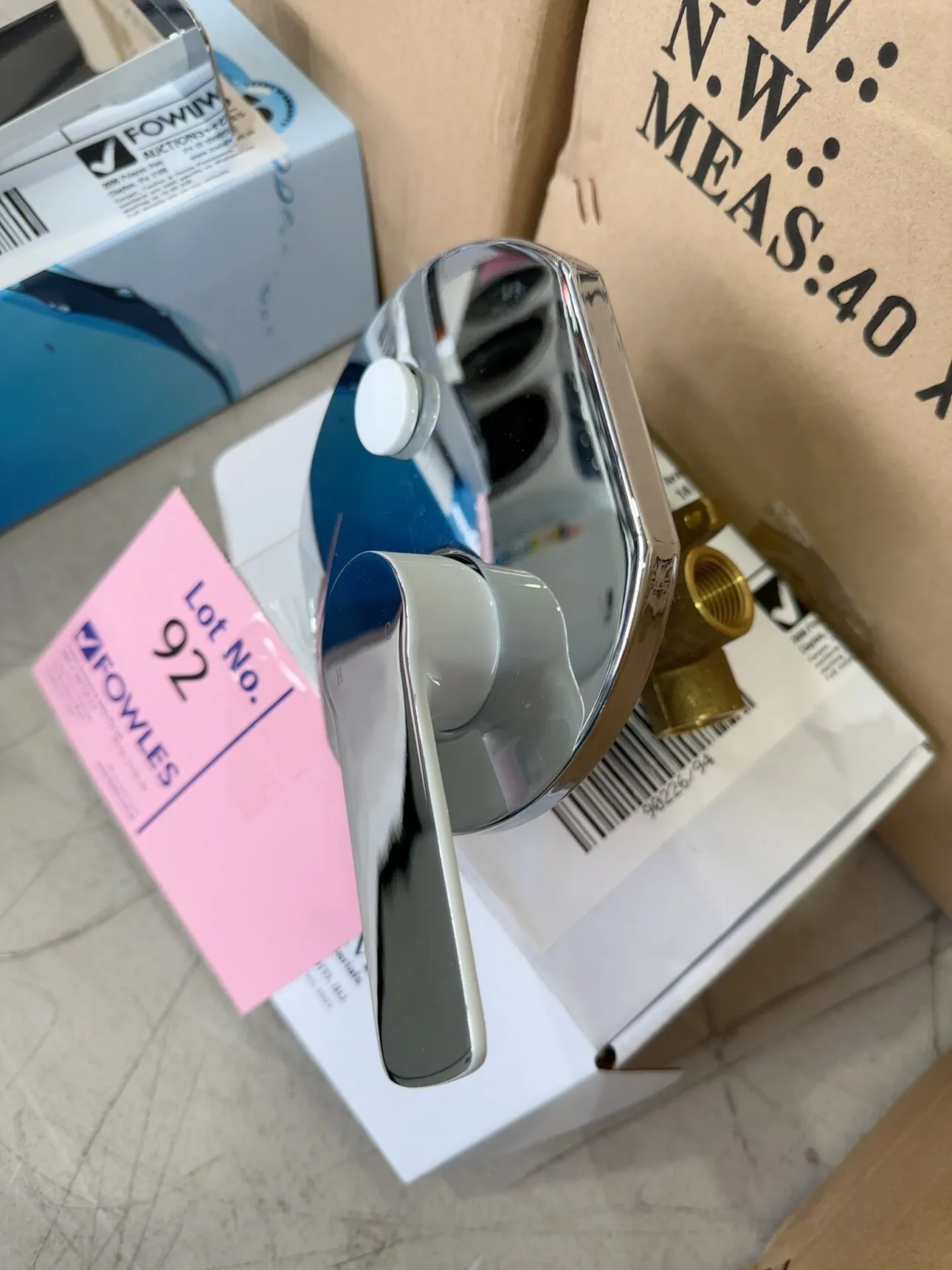 NEW LONDON WHITE & CHROME SHOWER MIXER WITH DIVERTER BTC8560, WITH 3 MONTH WARRANTY NEW LONDON WHITE & CHROME SHOWER MIXER WITH DIVERTER BTC8560, WITH 3 MONTH WARRANTY