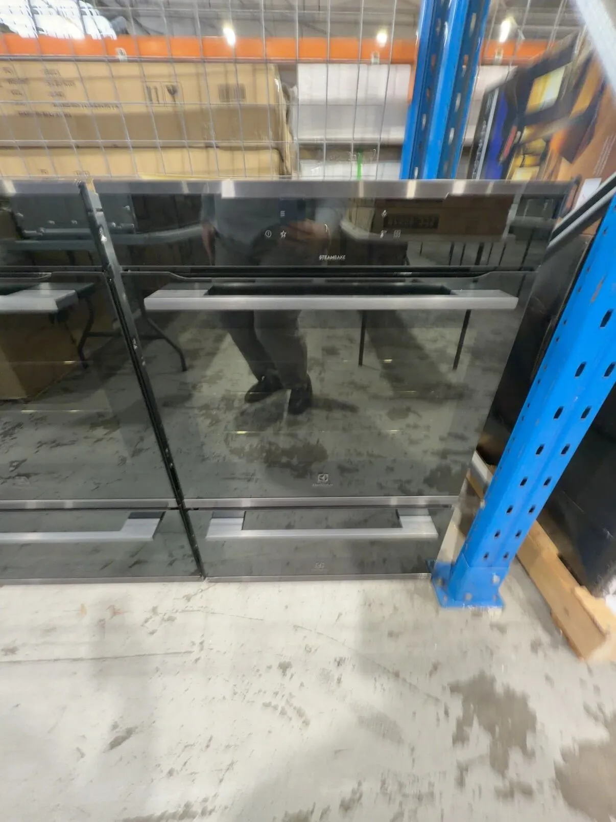 ELECTROLUX EVEP626DSE 600MM PYROLYTIC DOUBLE OVEN, DARK S/STEEL, WITH STEAMBAKE FUNCTION, PRECISE COOKING, LARGE CAPACITY, AIRFRY PLUS TRAY, TFT TOUCH CONTROL WITH 12 MONTH WARRANTY RRP$3361 ELECTROLUX EVEP626DSE 600MM PYROLYTIC DOUBLE OVEN, DARK S/STEEL, WITH STEAMBAKE FUNCTION, PRECISE COOKING, LARGE CAPACITY, AIRFRY PLUS TRAY, TFT TOUCH CONTROL WITH 12 MONTH WARRANTY RRP$3361