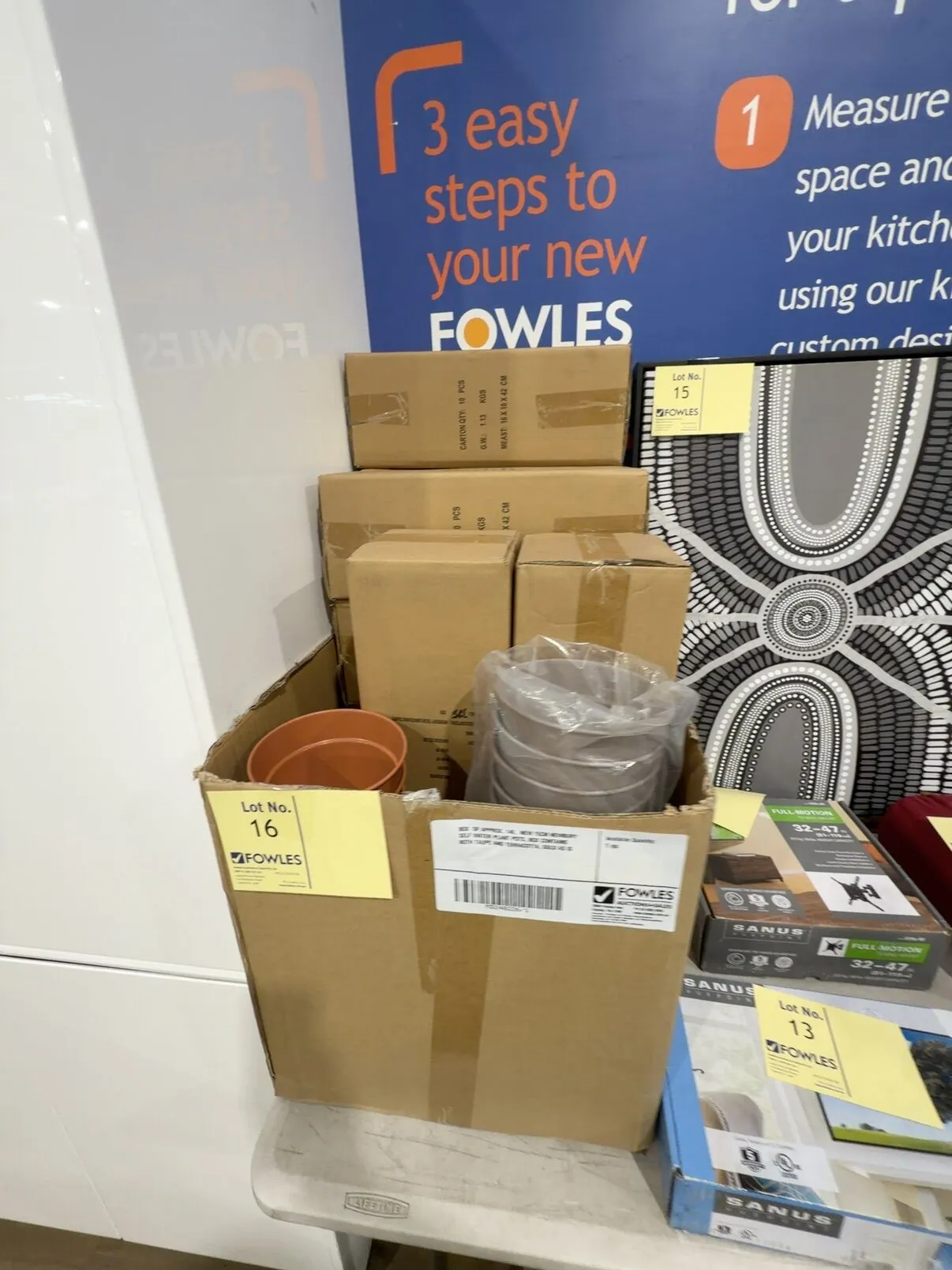 BOX OF APPROX. 140, NEW 15CM NEWBURY SELF WATER PLANT POTS, BOX CONTAINS BOTH TAUPE AND TERRACOTTA, SOLD AS IS BOX OF APPROX. 140, NEW 15CM NEWBURY SELF WATER PLANT POTS, BOX CONTAINS BOTH TAUPE AND TERRACOTTA, SOLD AS IS