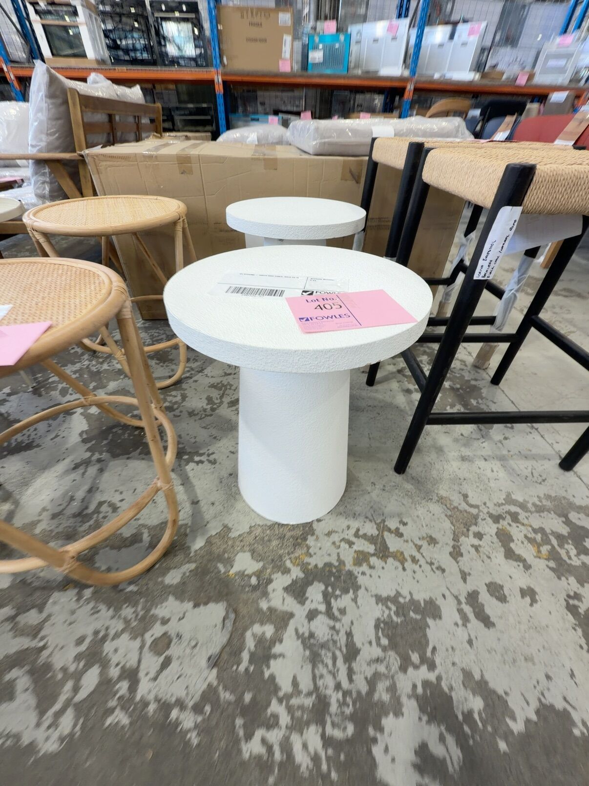 EX STAGING - WHITE SIDE TABLE, SOLD AS IS EX STAGING - WHITE SIDE TABLE, SOLD AS IS