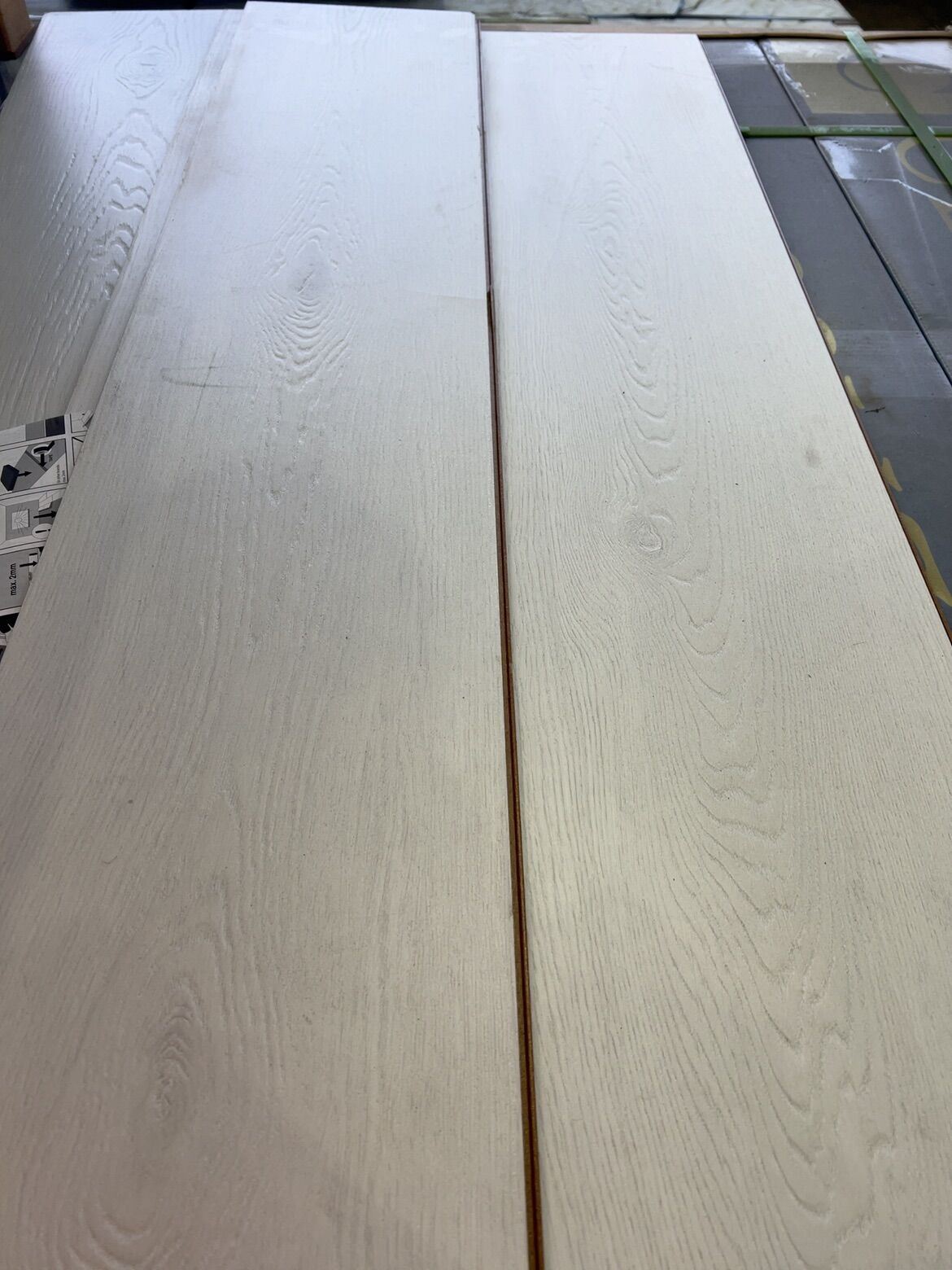 1219X238X8MM CLASSIC WHITE LAMINATE FLOORING-(34 BOXES X 2.61 M2) 1219X238X8MM CLASSIC WHITE LAMINATE FLOORING-(34 BOXES X 2.61 M2)