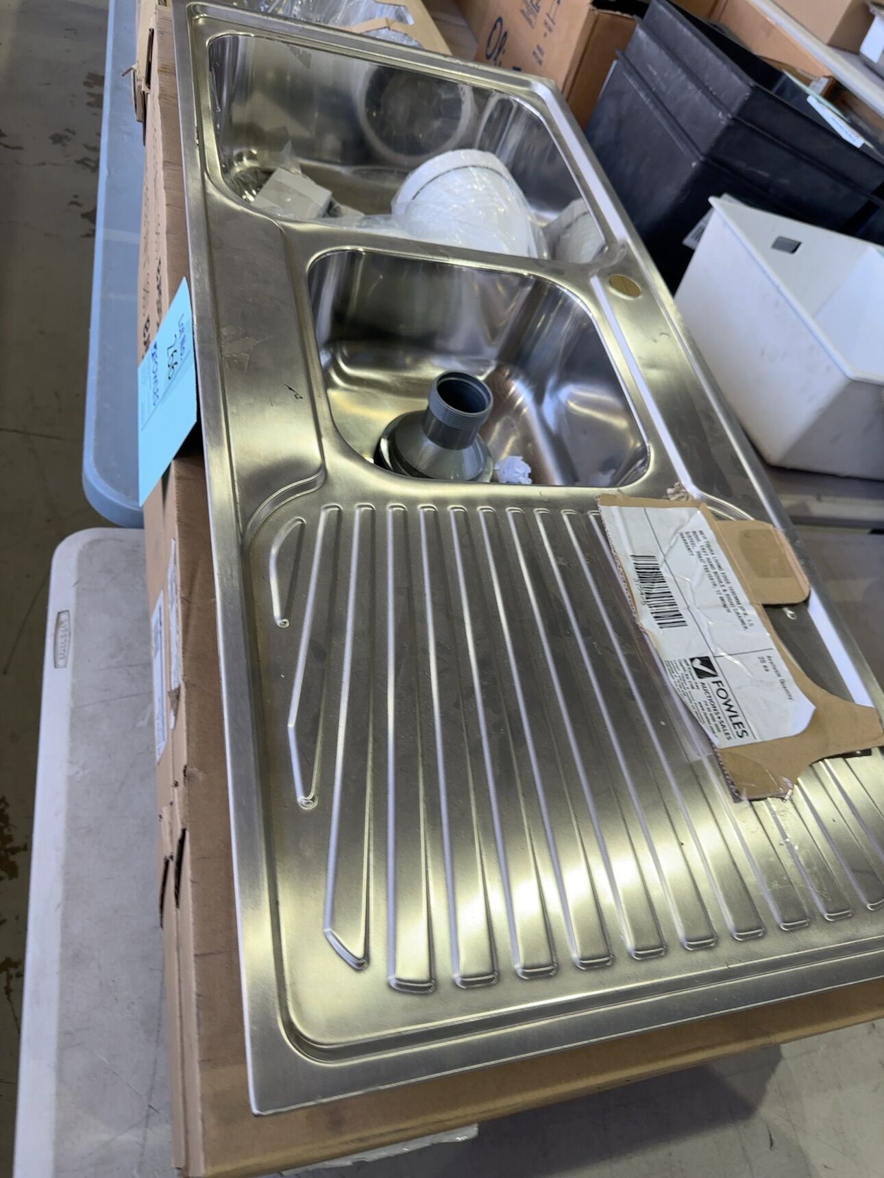 NEW TISIRA LIVING EDGE 1080MM SINK, 1.5 BOWL, LEFT HAND BOWLS & RIGHT DRAINER, S/STEEL, 39842 TSE1081R, 12 MONTH WARRANTY NEW TISIRA LIVING EDGE 1080MM SINK, 1.5 BOWL, LEFT HAND BOWLS & RIGHT DRAINER, S/STEEL, 39842 TSE1081R, 12 MONTH WARRANTY