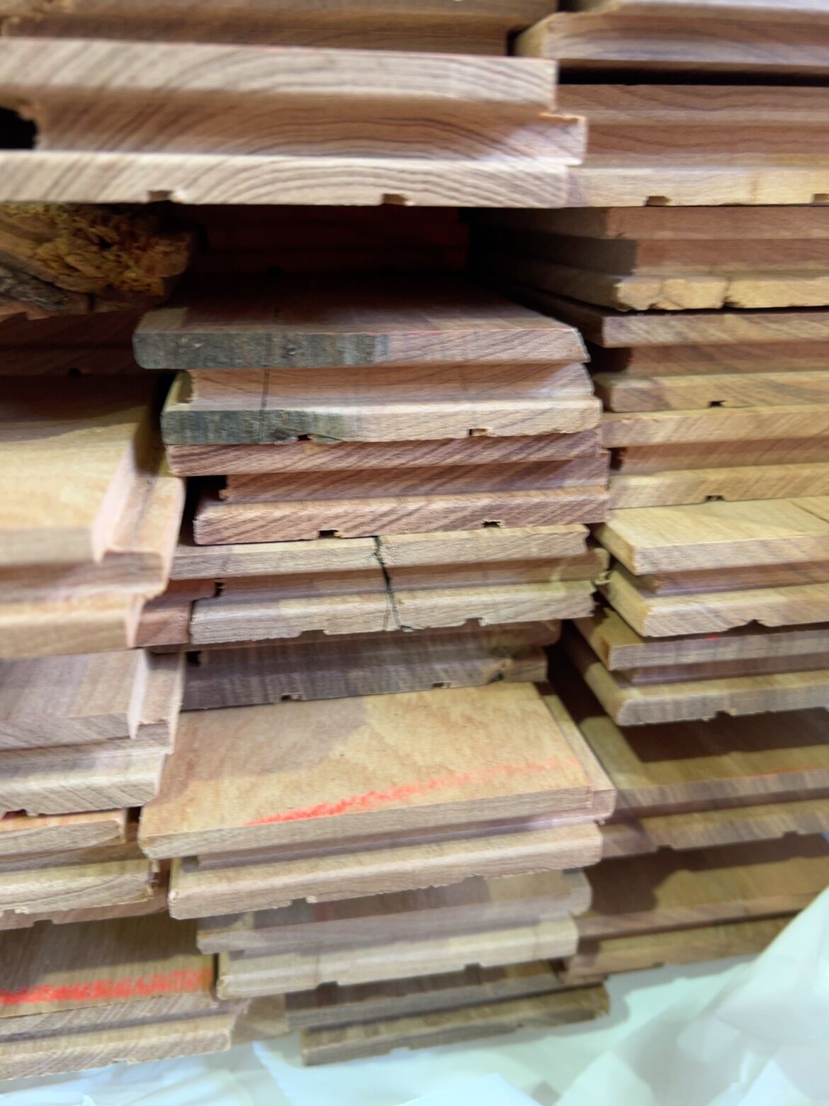 80X19 BRUSH BOX COVER GRADE FLOORING 80X19 BRUSH BOX COVER GRADE FLOORING