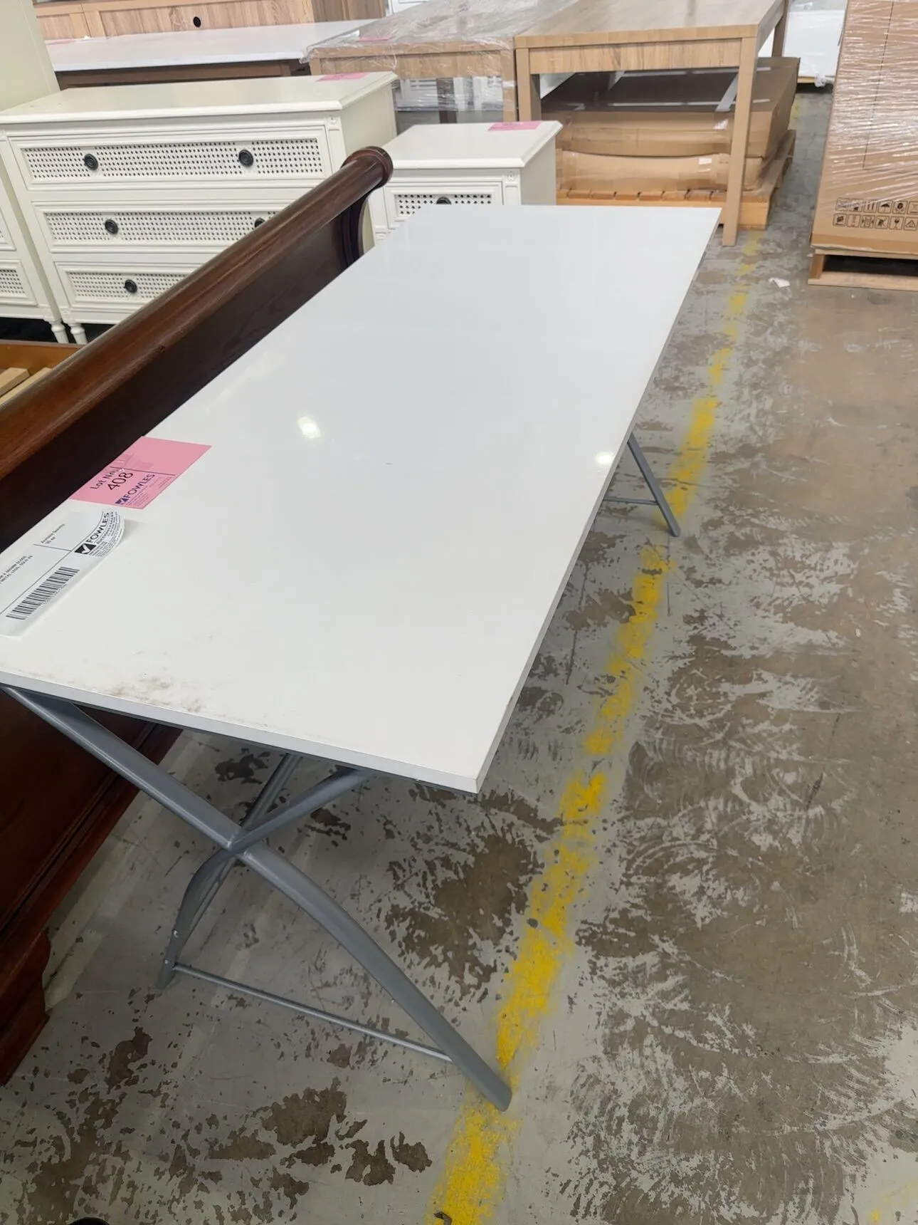 EX HIRE - WHITE 1400MM X 600MM GLOSS LAMINATE DESK WITH METAL LEGS, SOLD AS IS EX HIRE - WHITE 1400MM X 600MM GLOSS LAMINATE DESK WITH METAL LEGS, SOLD AS IS