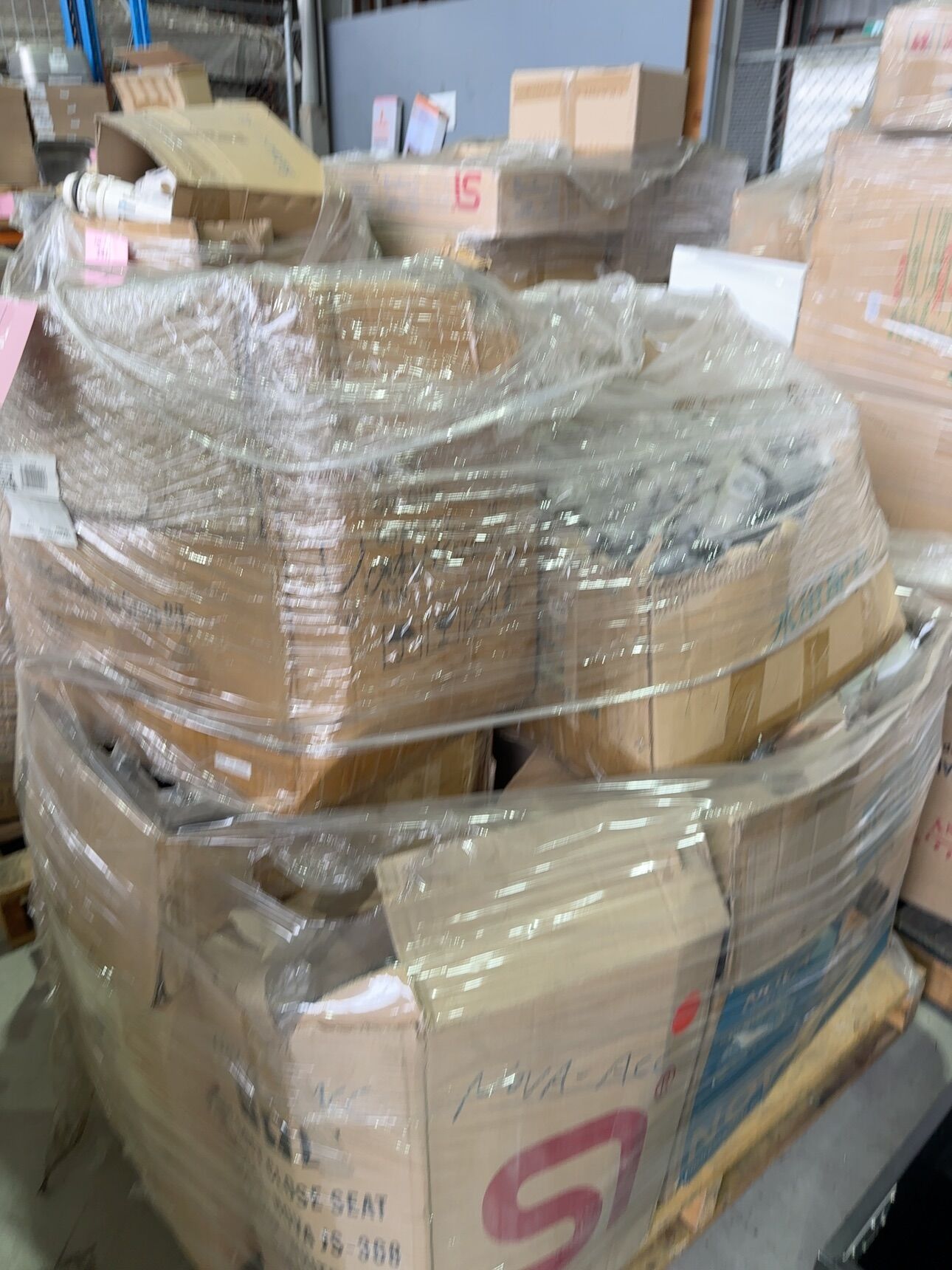 PALLET OF ASSORTED TAPWARE & PLUMBING ITEMS, SOLD AS IS PALLET OF ASSORTED TAPWARE & PLUMBING ITEMS, SOLD AS IS