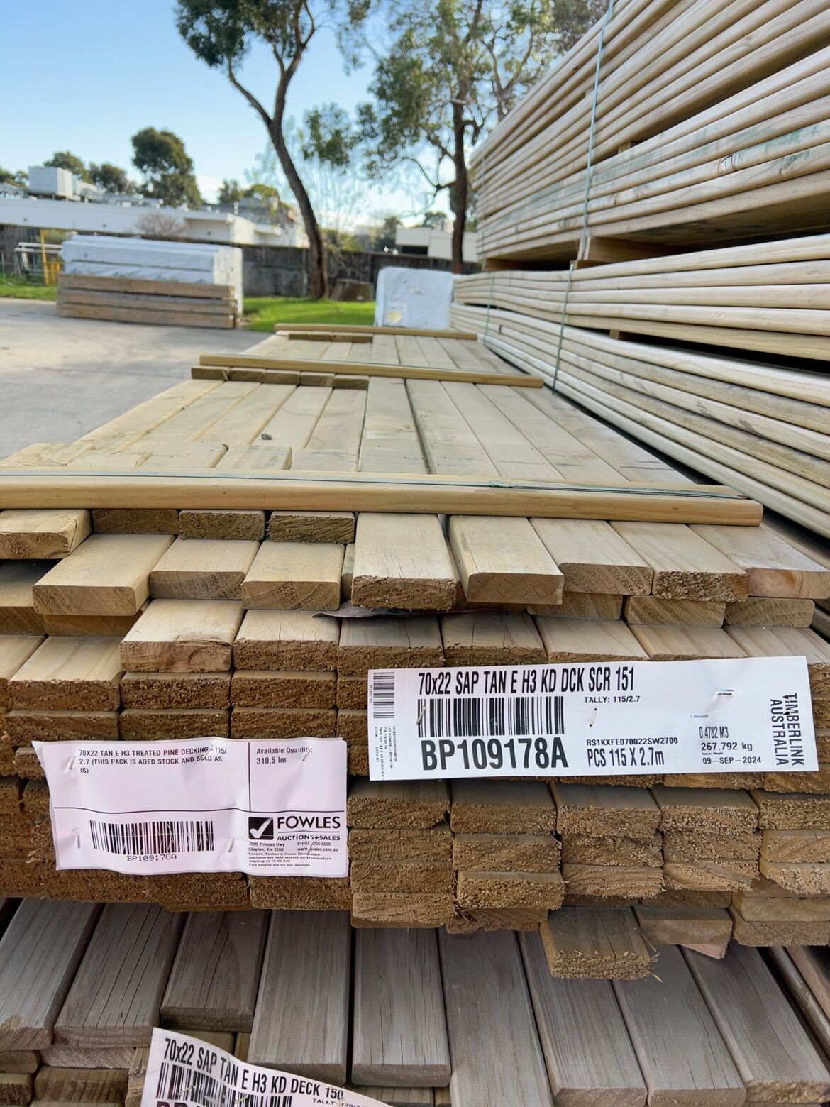 70X22 TAN E H3 TREATED PINE DECKING-115/2.7 (THIS PACK IS AGED STOCK AND SOLD AS IS) 70X22 TAN E H3 TREATED PINE DECKING-115/2.7 (THIS PACK IS AGED STOCK AND SOLD AS IS)