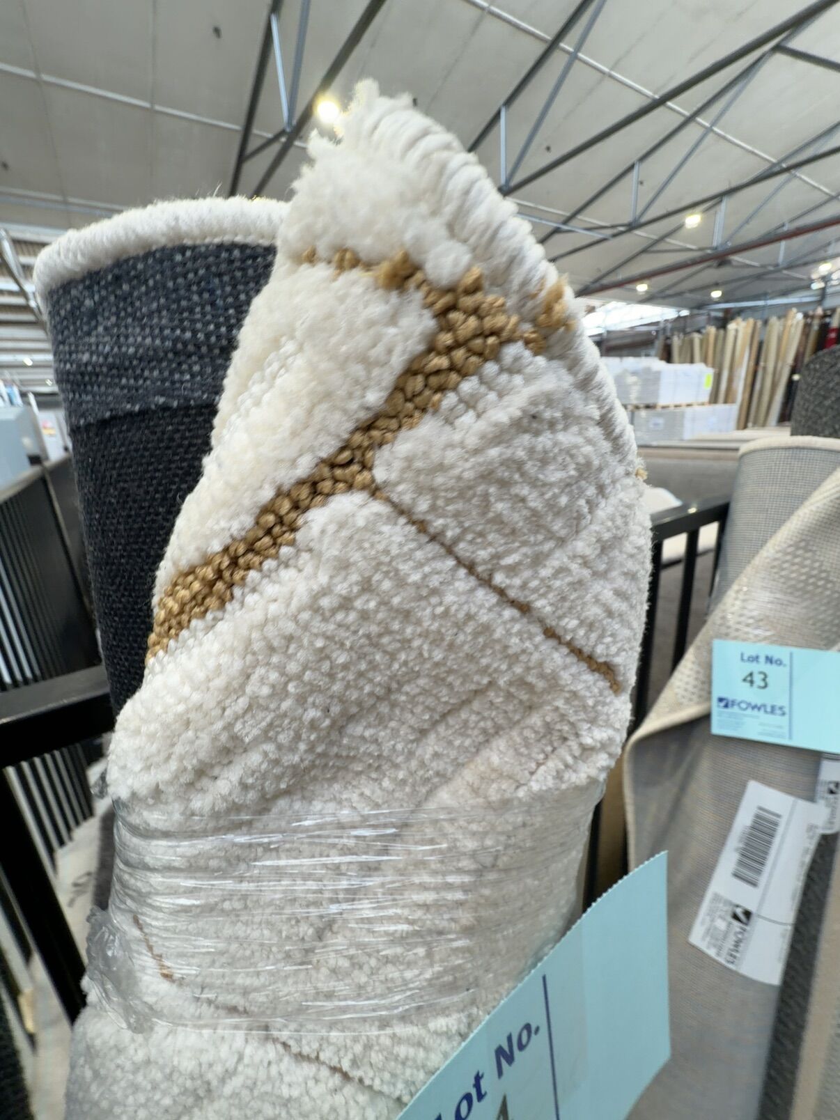 EX DISPLAY RUG - SOLD AS IS, APPROXIMATE SIZE 150 - 160CM WIDE X 210 - 230CM LONG EX DISPLAY RUG - SOLD AS IS, APPROXIMATE SIZE 150 - 160CM WIDE X 210 - 230CM LONG