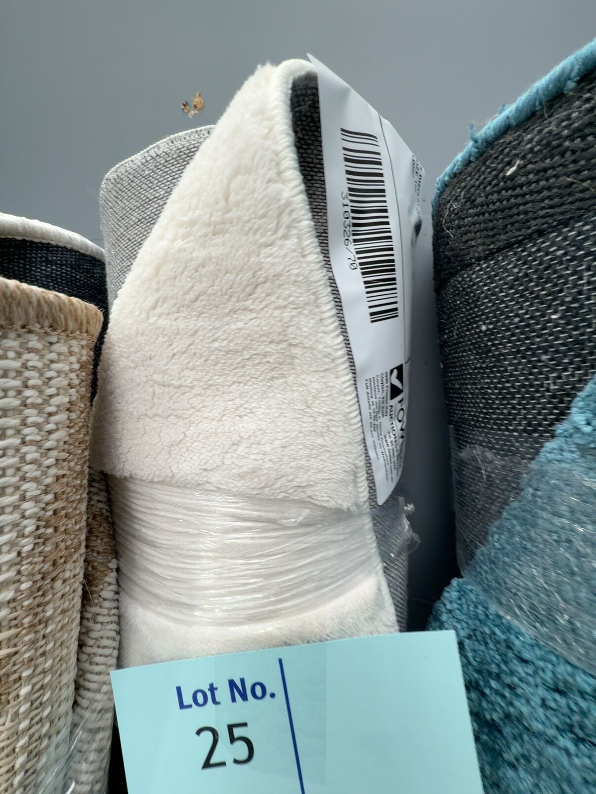 EX DISPLAY RUG - SOLD AS IS, APPROXIMATE SIZE 150 - 160CM WIDE X 210 - 230CM LONG EX DISPLAY RUG - SOLD AS IS, APPROXIMATE SIZE 150 - 160CM WIDE X 210 - 230CM LONG