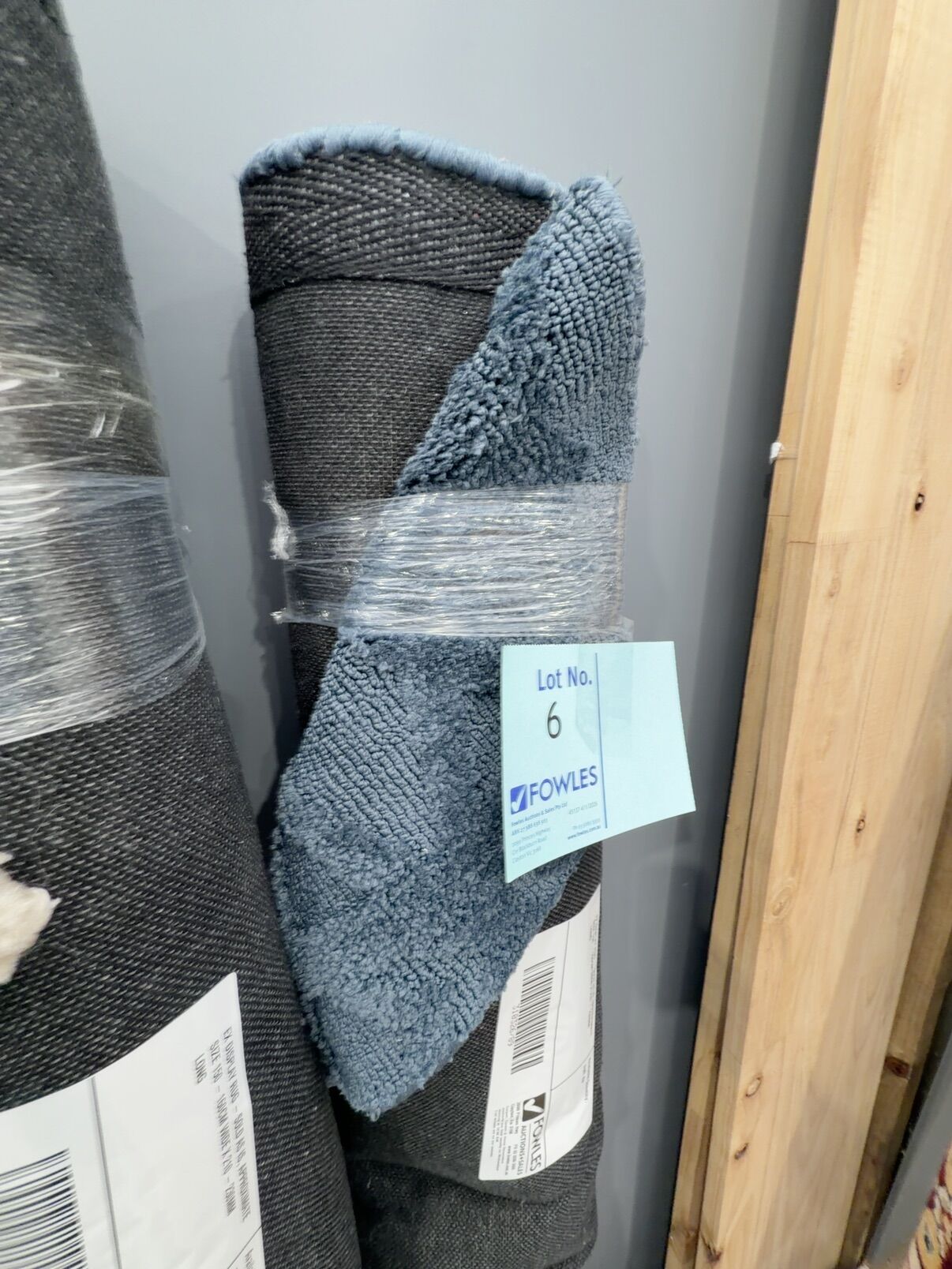 EX DISPLAY RUG - SOLD AS IS, APPROXIMATE SIZE 150 - 160CM WIDE X 210 - 230MCM LONG EX DISPLAY RUG - SOLD AS IS, APPROXIMATE SIZE 150 - 160CM WIDE X 210 - 230MCM LONG