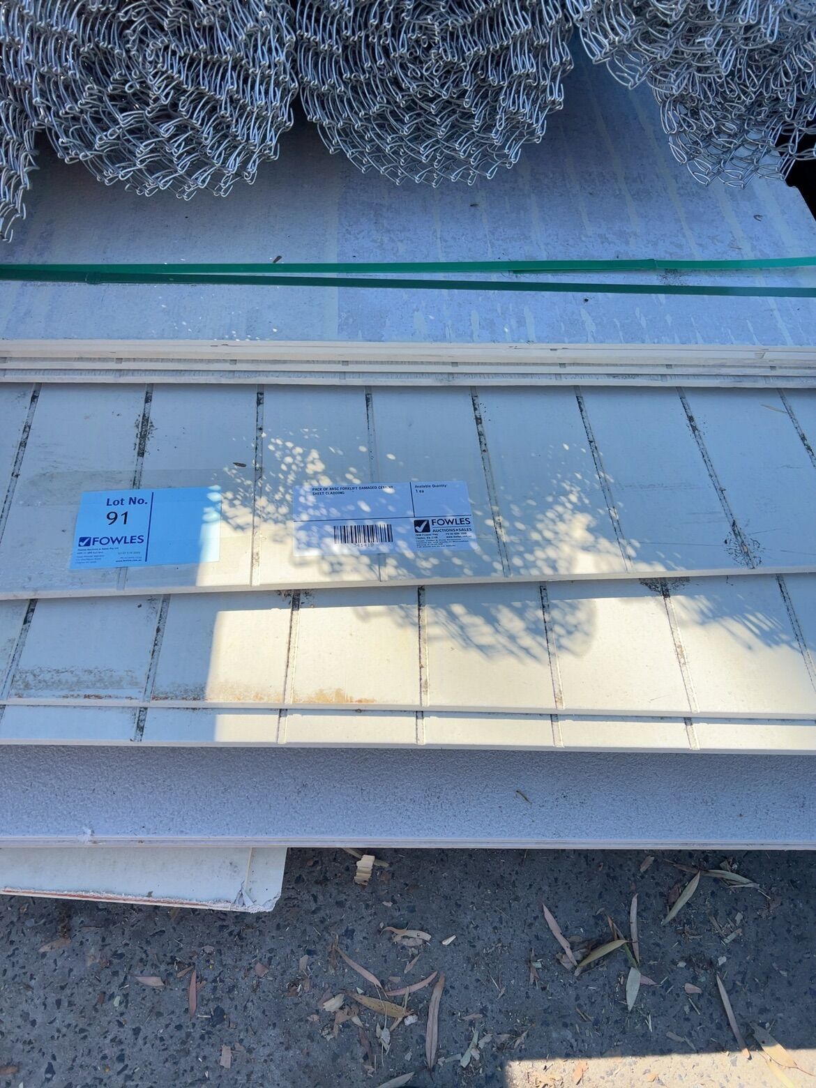 PACK OF MISC FORKLIFT DAMAGED CEMENT SHEET CLADDING PACK OF MISC FORKLIFT DAMAGED CEMENT SHEET CLADDING