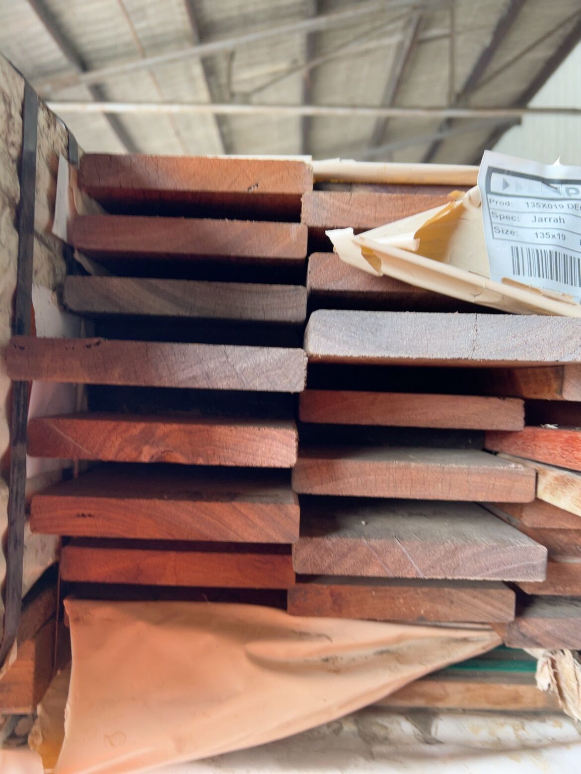 135X19 FEATURE GRADE JARRAH DECKING- (PACK CONSISTS OF RANDOM SHORT LENGTHS) 135X19 FEATURE GRADE JARRAH DECKING- (PACK CONSISTS OF RANDOM SHORT LENGTHS)