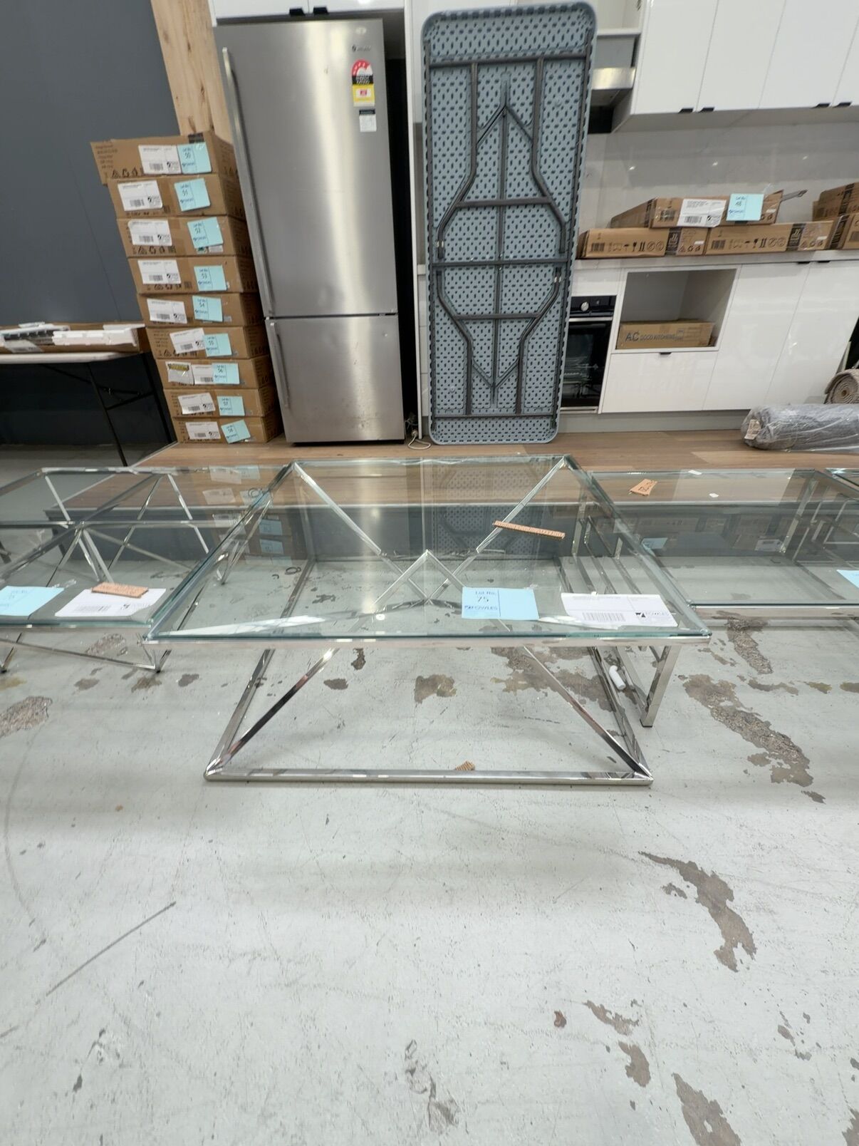 NEW CHROME & GLASS SQUARE COFFEE TABLE 1070MM RRP$999 AU1130 NEW CHROME & GLASS SQUARE COFFEE TABLE 1070MM RRP$999 AU1130